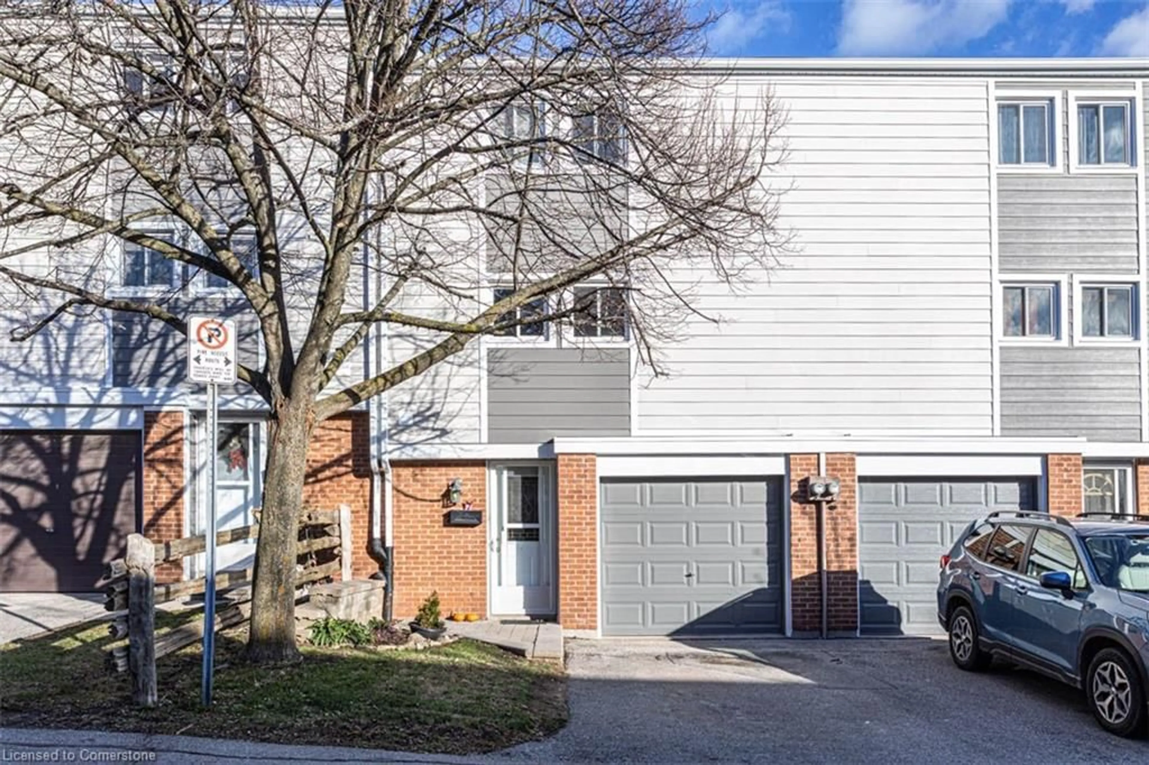 A pic from outside/outdoor area/front of a property/back of a property/a pic from drone, street for 7 Patrice Crt #55, Dundas Ontario L9H 5P4
