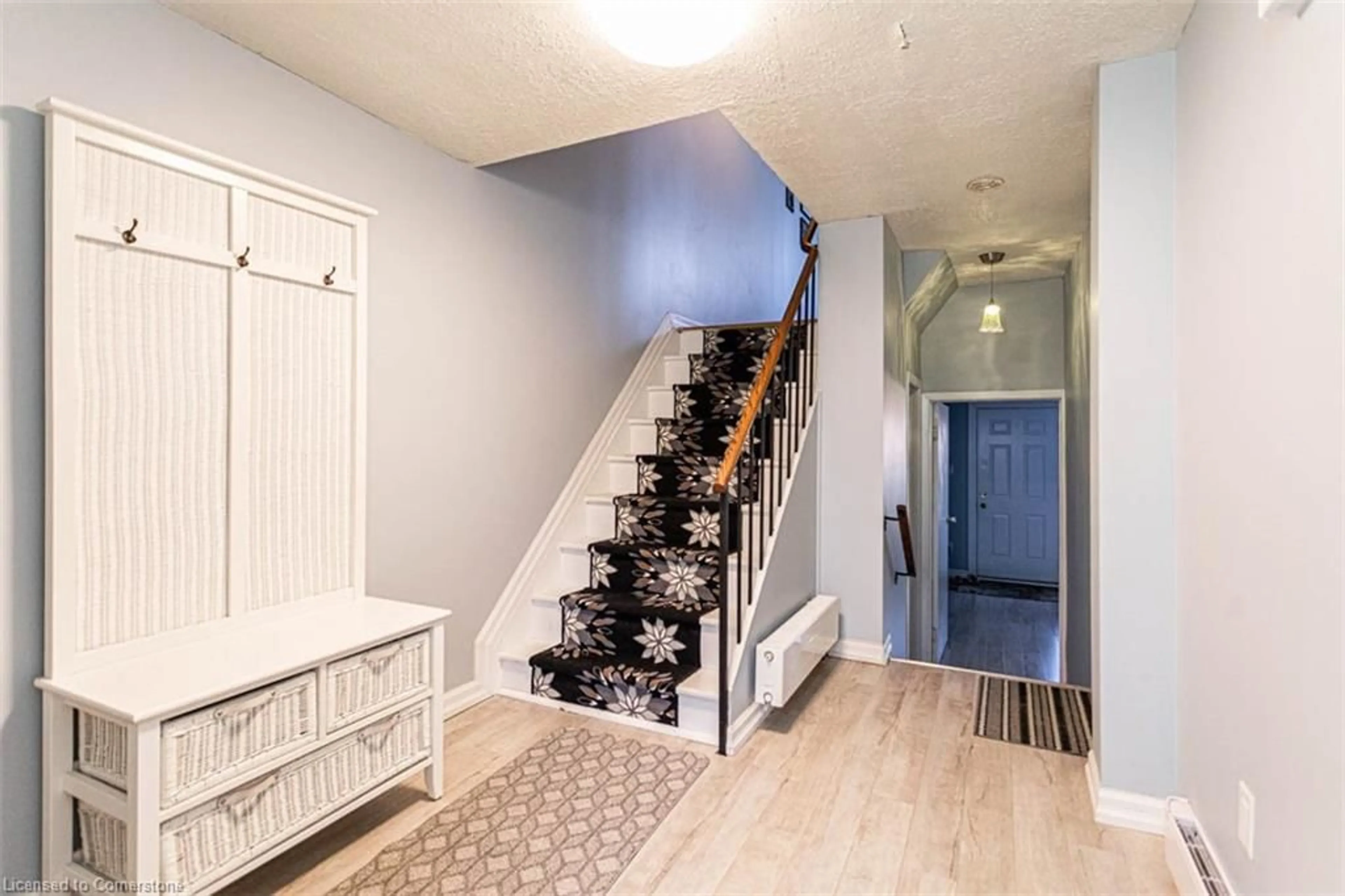 Indoor entryway for 7 Patrice Crt #55, Dundas Ontario L9H 5P4