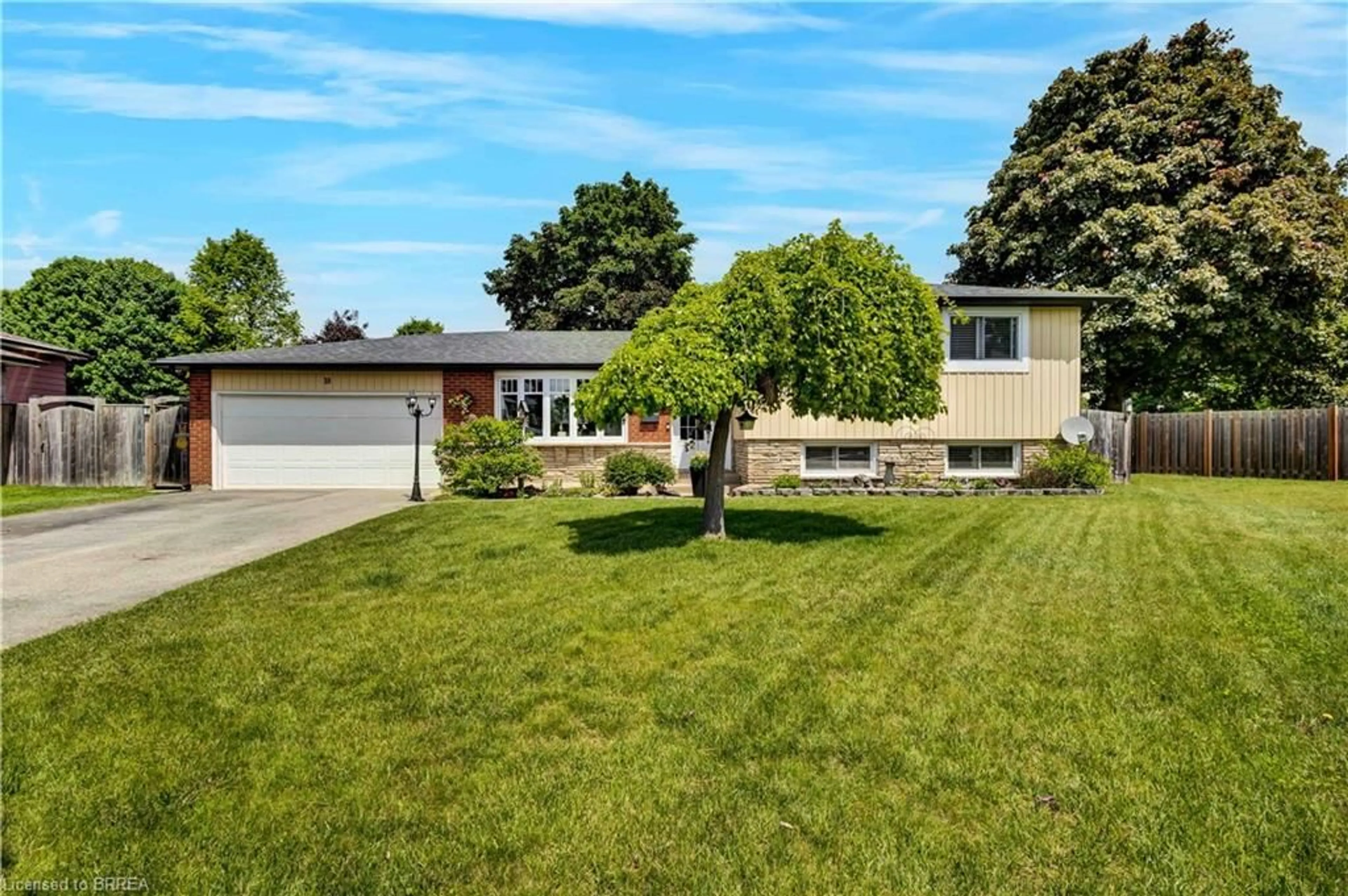 Home with vinyl exterior material, street for 18 Clover Crt, Paris Ontario N3L 3M7