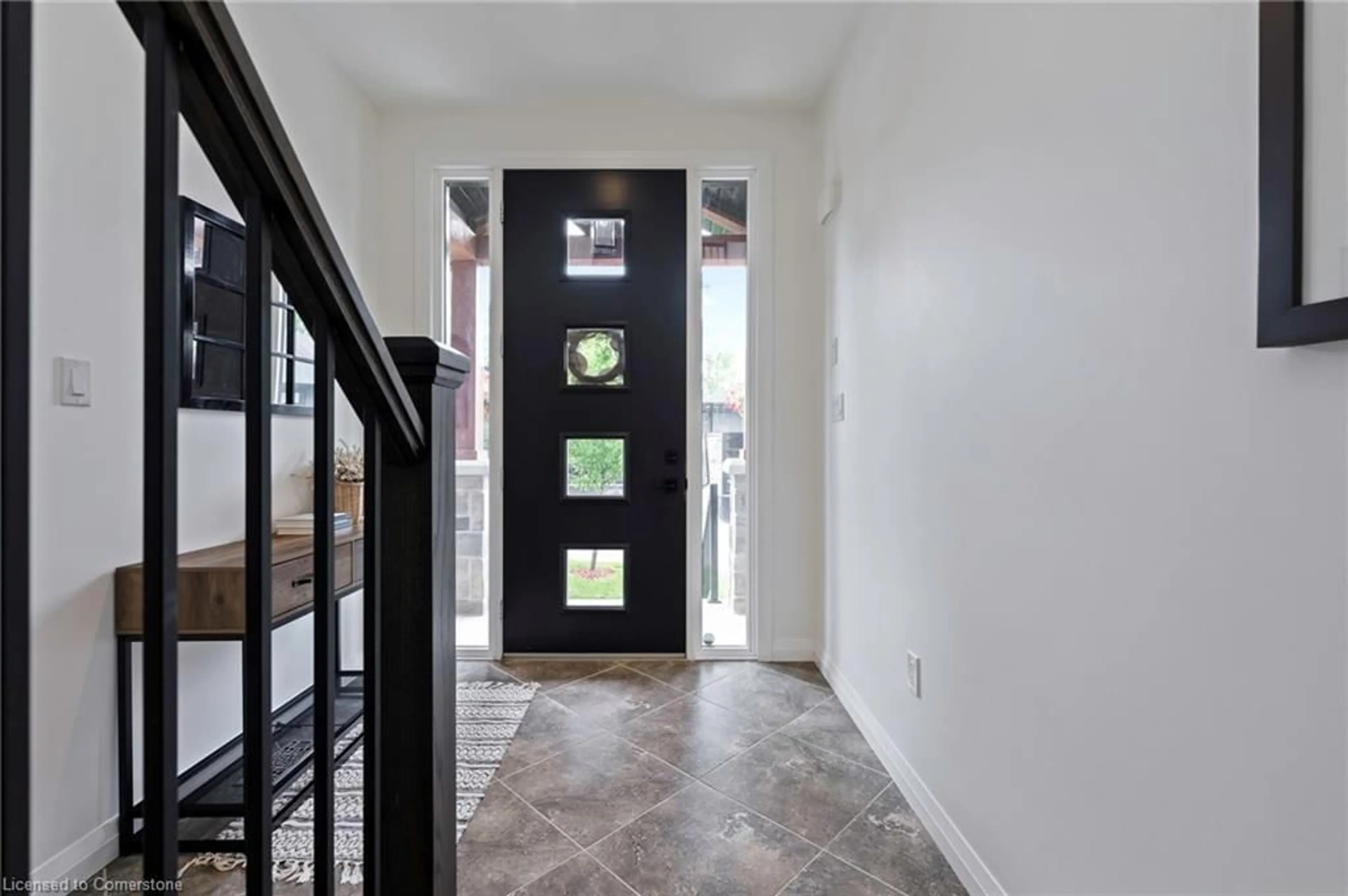 Indoor entryway for 34 Creekside Terrace Private, Fergus Ontario N1M 0H4