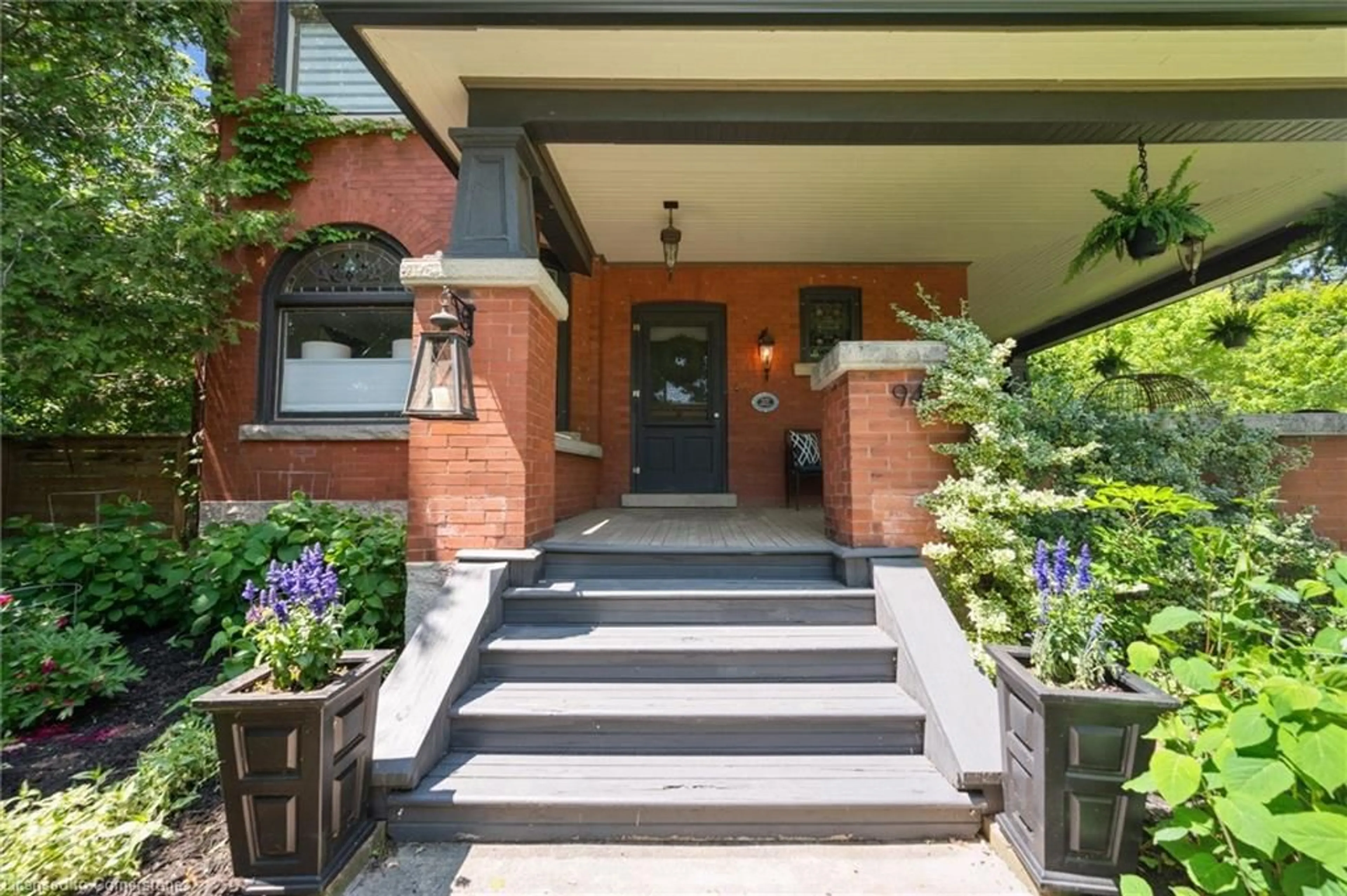 Unknown for 94 Colborne St, Elora Ontario N0B 1S0