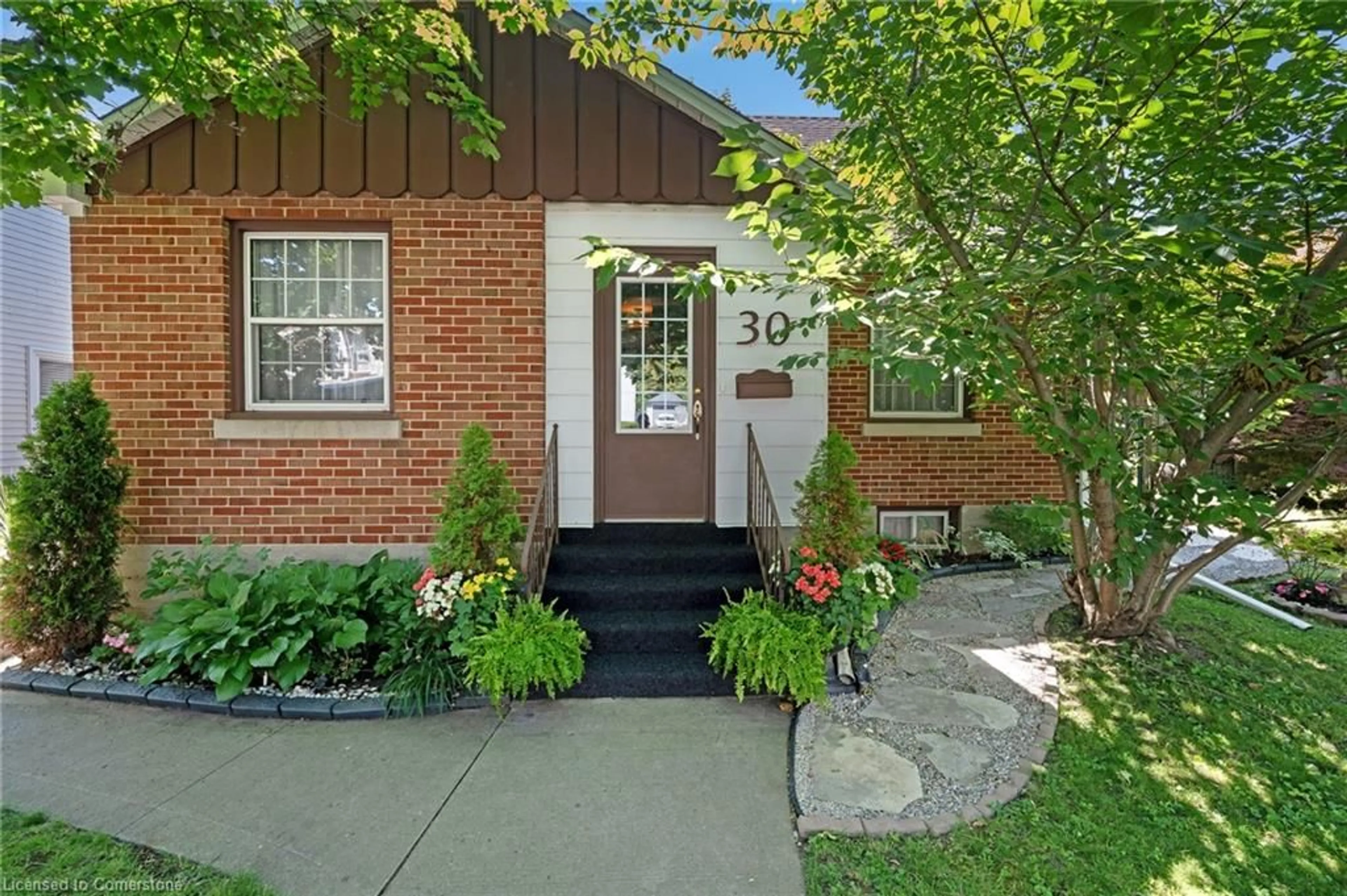 Unknown for 30 Centre St, Cambridge Ontario N1R 4E5