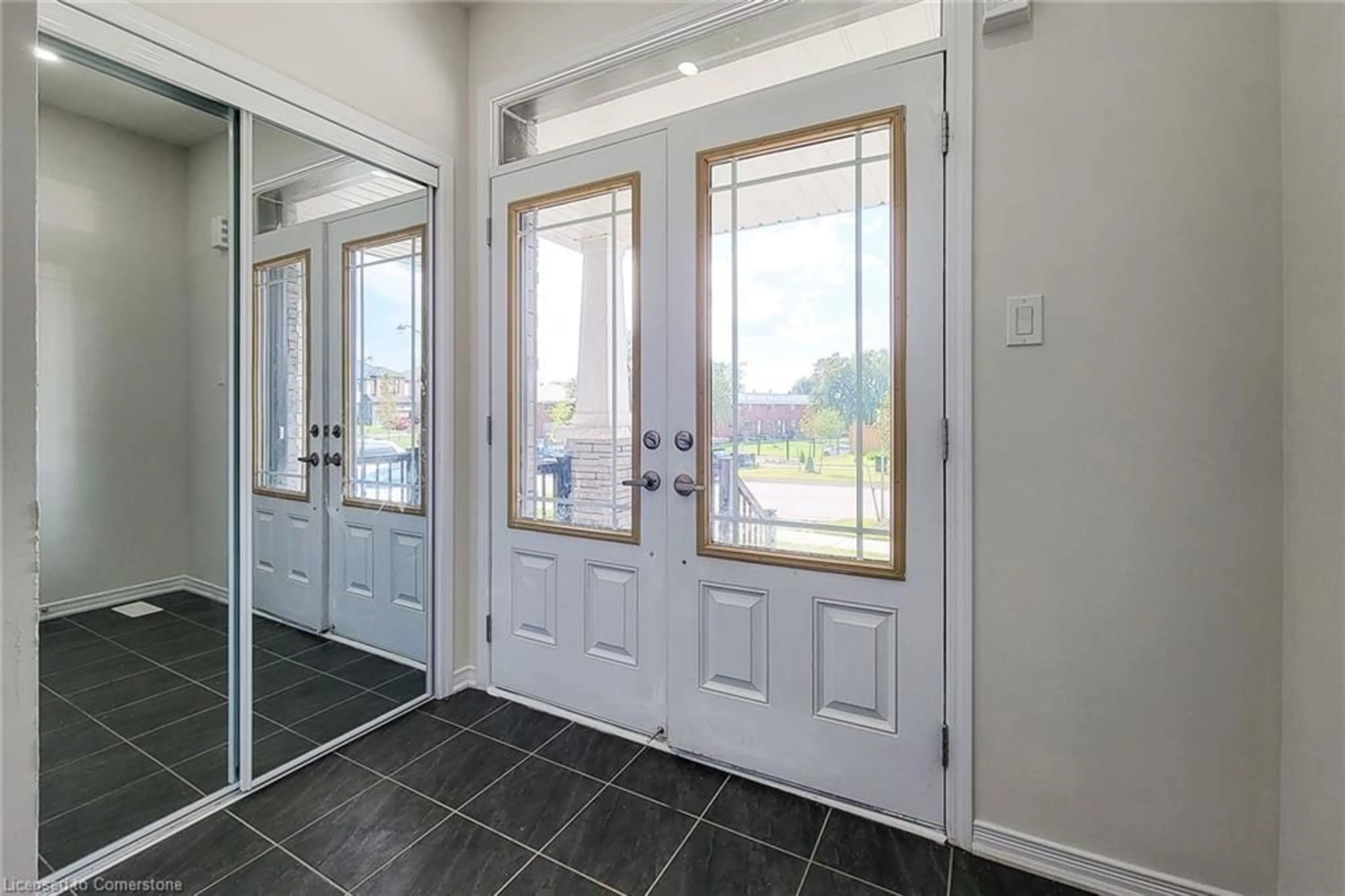 Indoor entryway for 181 Athens Street St, Hagersville Ontario N0A 1H0