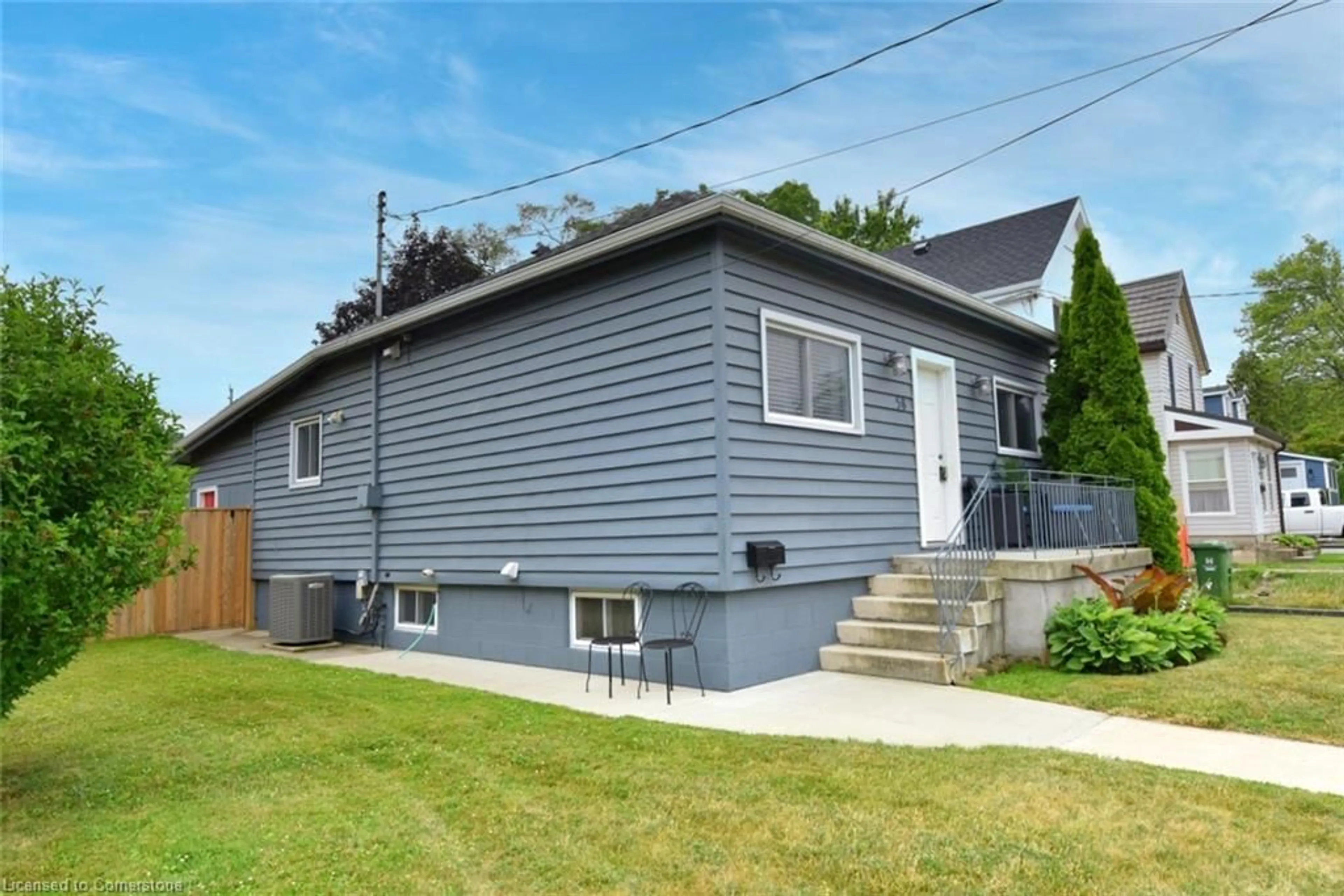 Home with vinyl exterior material, street for 58 Baldwin St, Dundas Ontario L9H 1A8