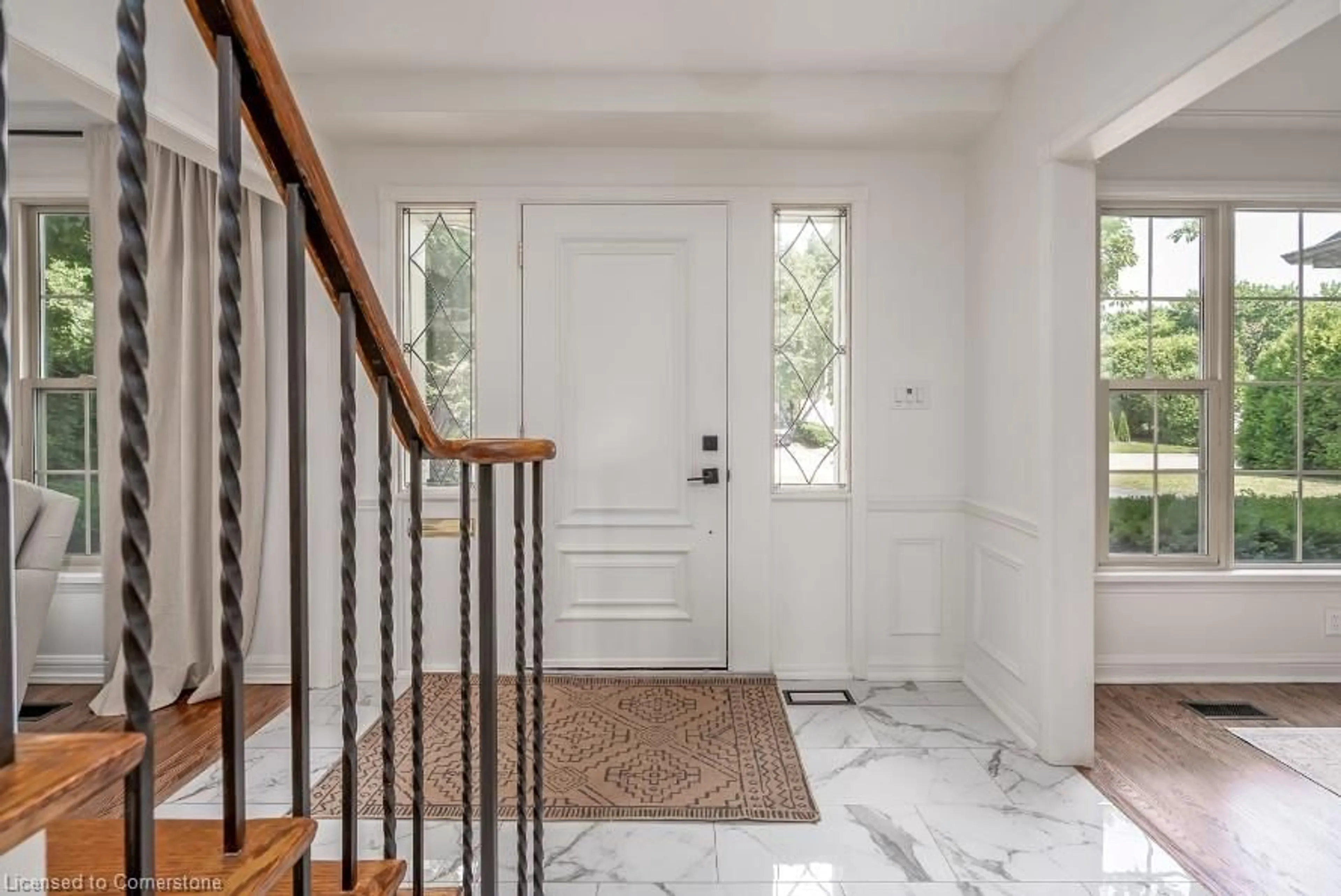 Indoor entryway for 287 Camborne Cres, Burlington Ontario L7N 2A4