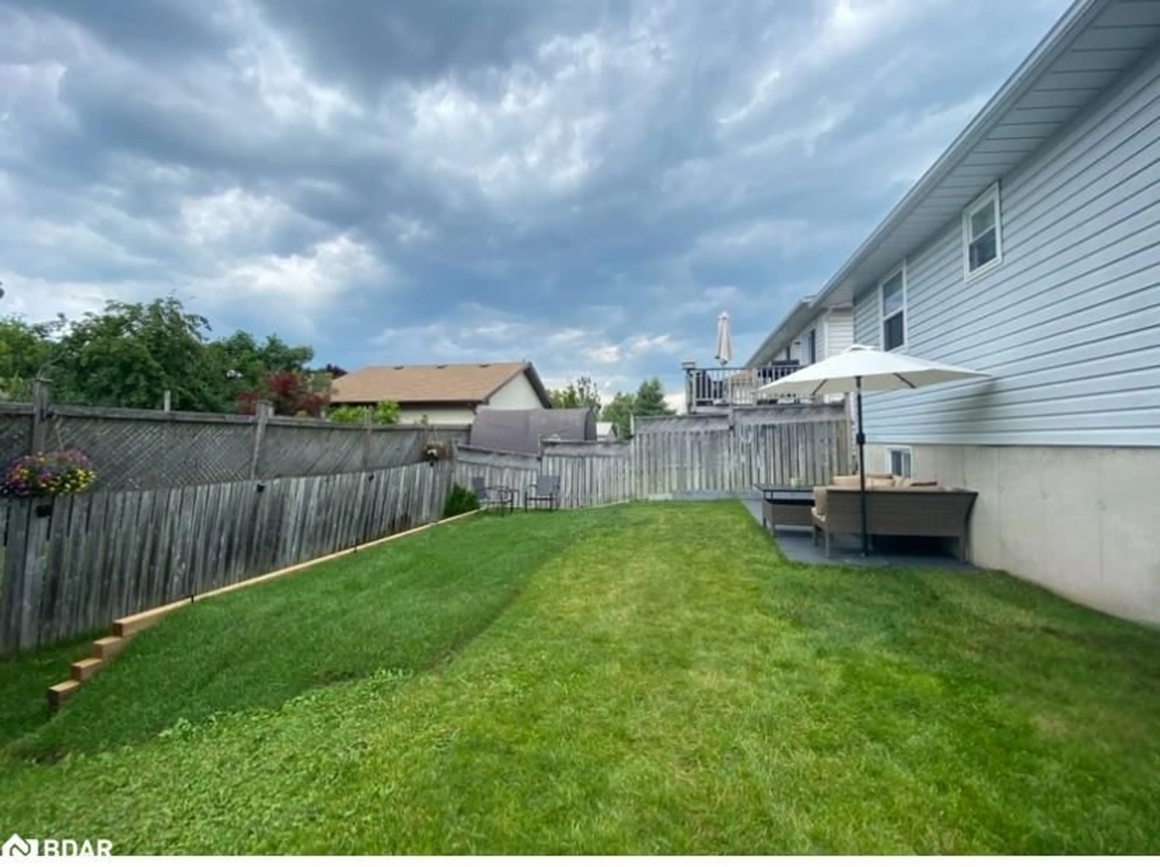 A pic from outside/outdoor area/front of a property/back of a property/a pic from drone, unknown for 28 Courtney Cres, Orillia Ontario L3V 7Y2