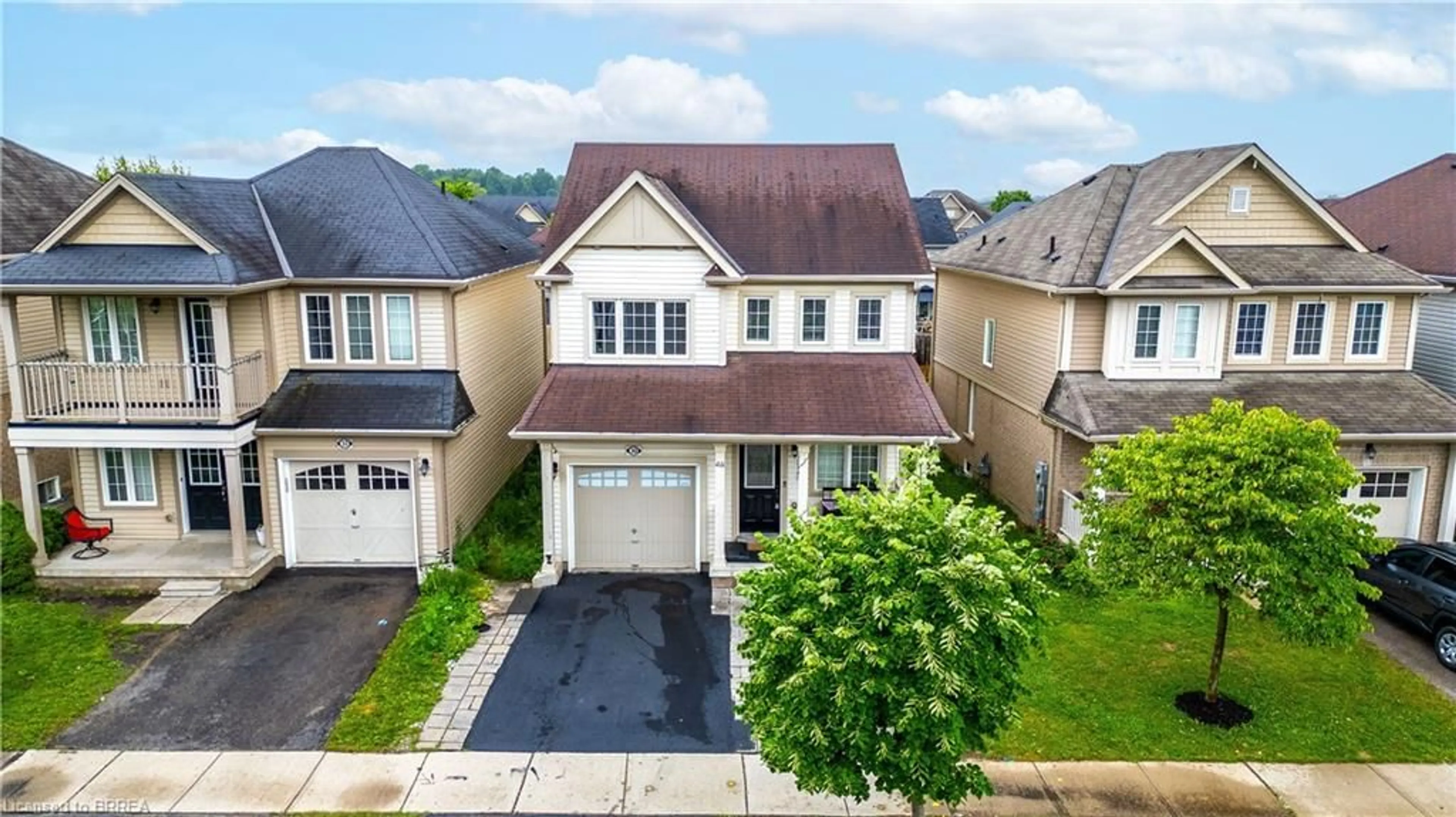 A pic from outside/outdoor area/front of a property/back of a property/a pic from drone, street for 30 English Lane, Brantford Ontario N3T 0H1