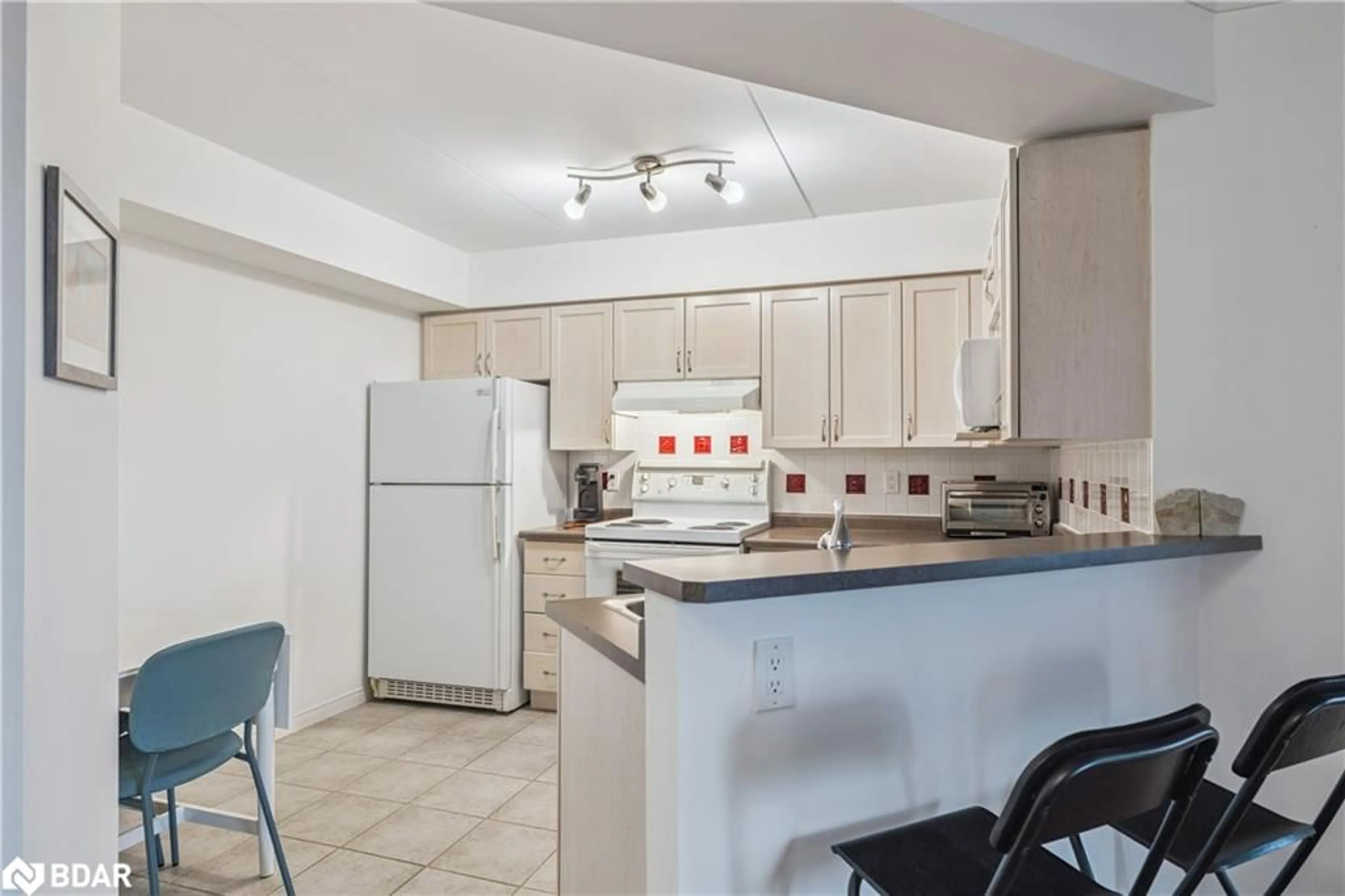 Standard kitchen, ceramic/tile floor for 3499 Upper Middle Rd #406, Burlington Ontario L7M 4M7