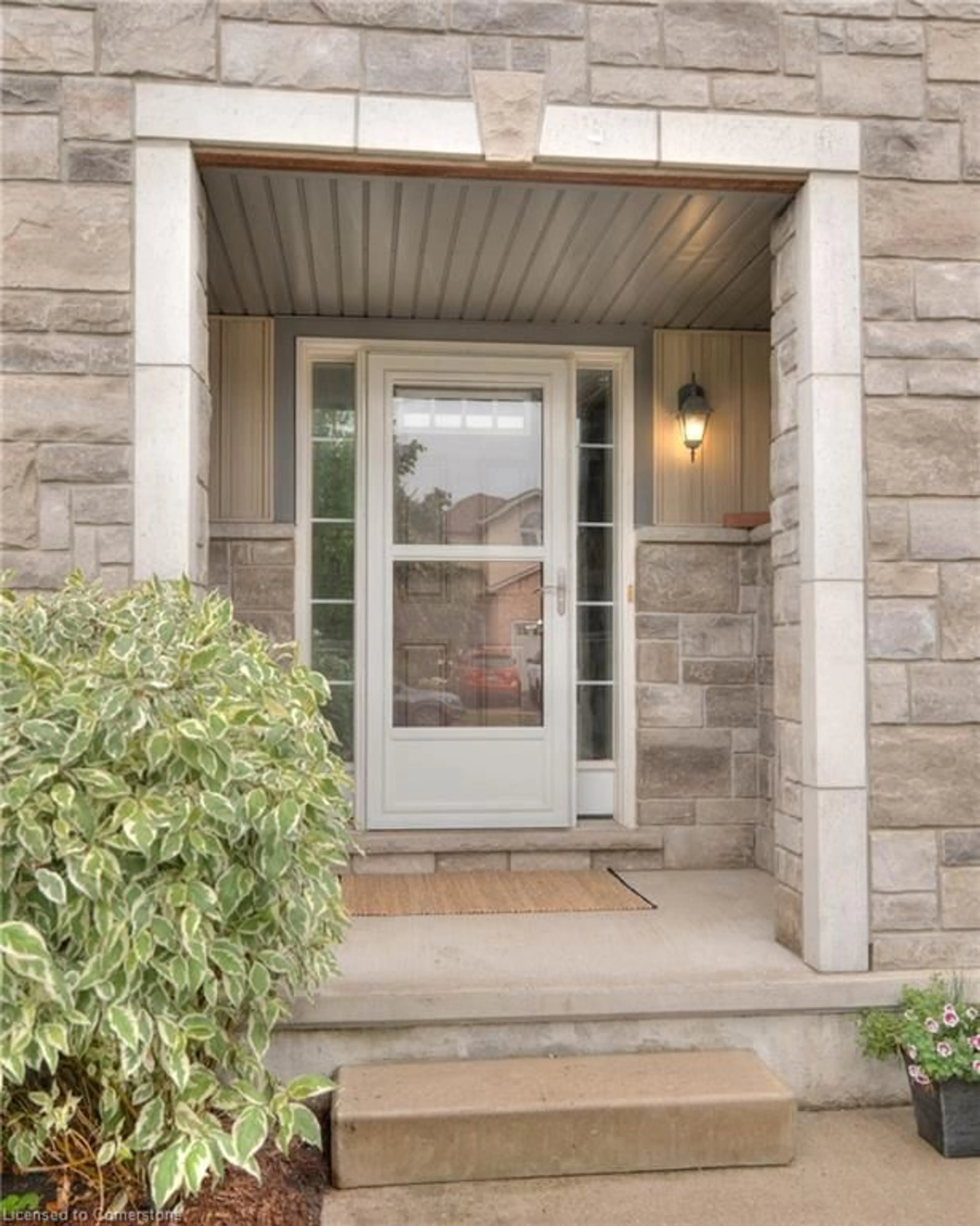 Indoor entryway for 521 Windflower Cres, Kitchener Ontario N2E 3T2