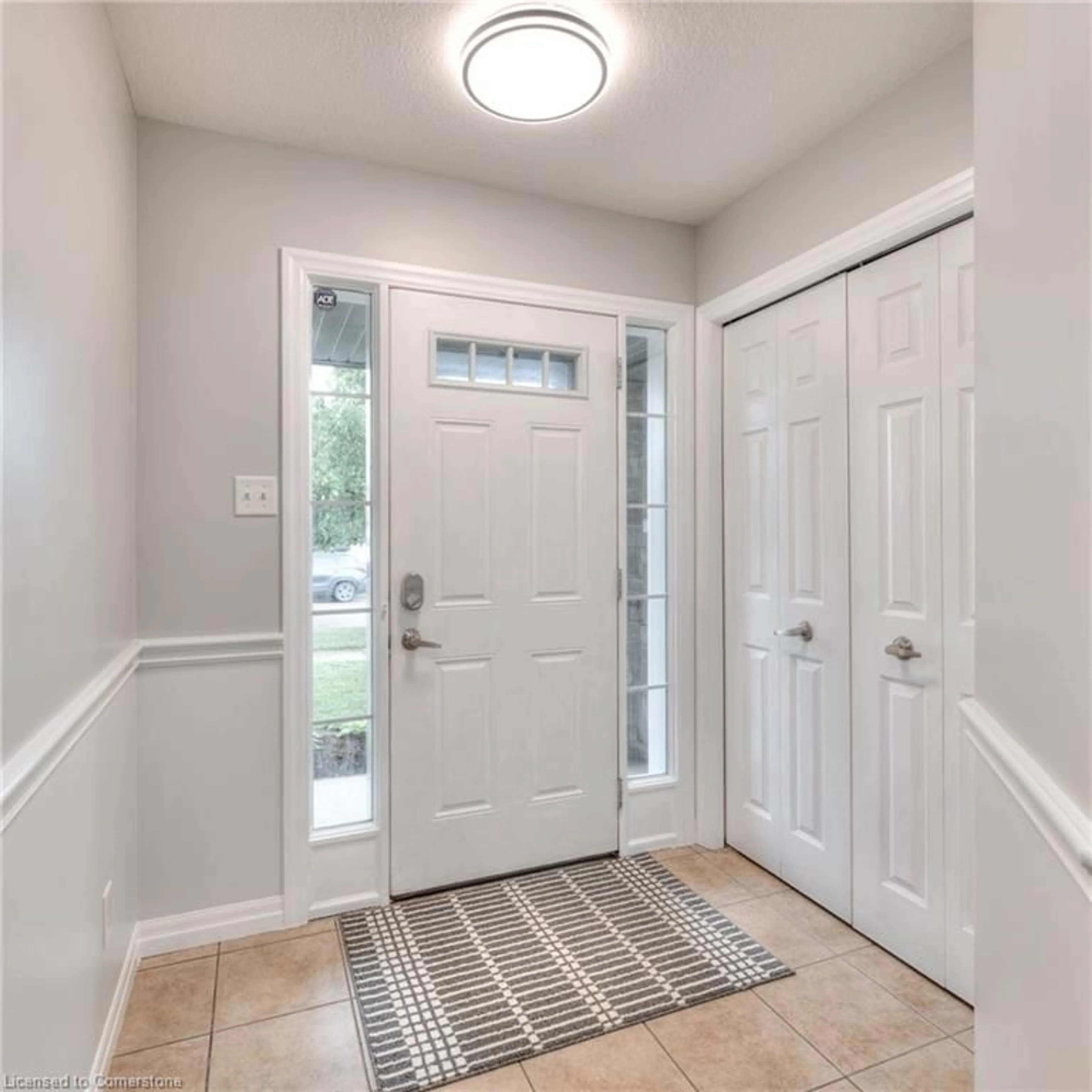 Indoor entryway for 521 Windflower Cres, Kitchener Ontario N2E 3T2