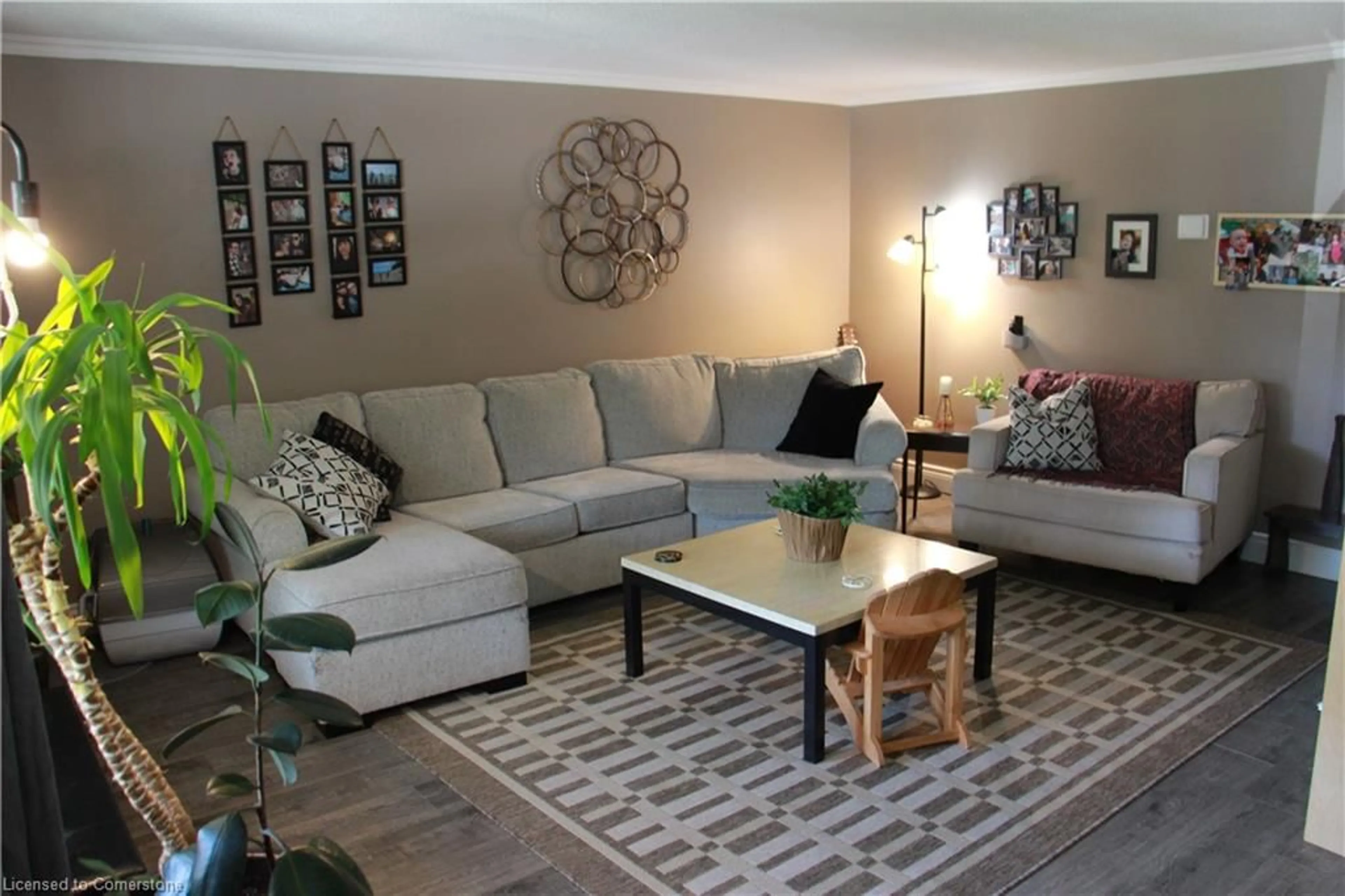 Living room with furniture, unknown for 34 Northview Heights Dr, Cambridge Ontario N1R 7A8