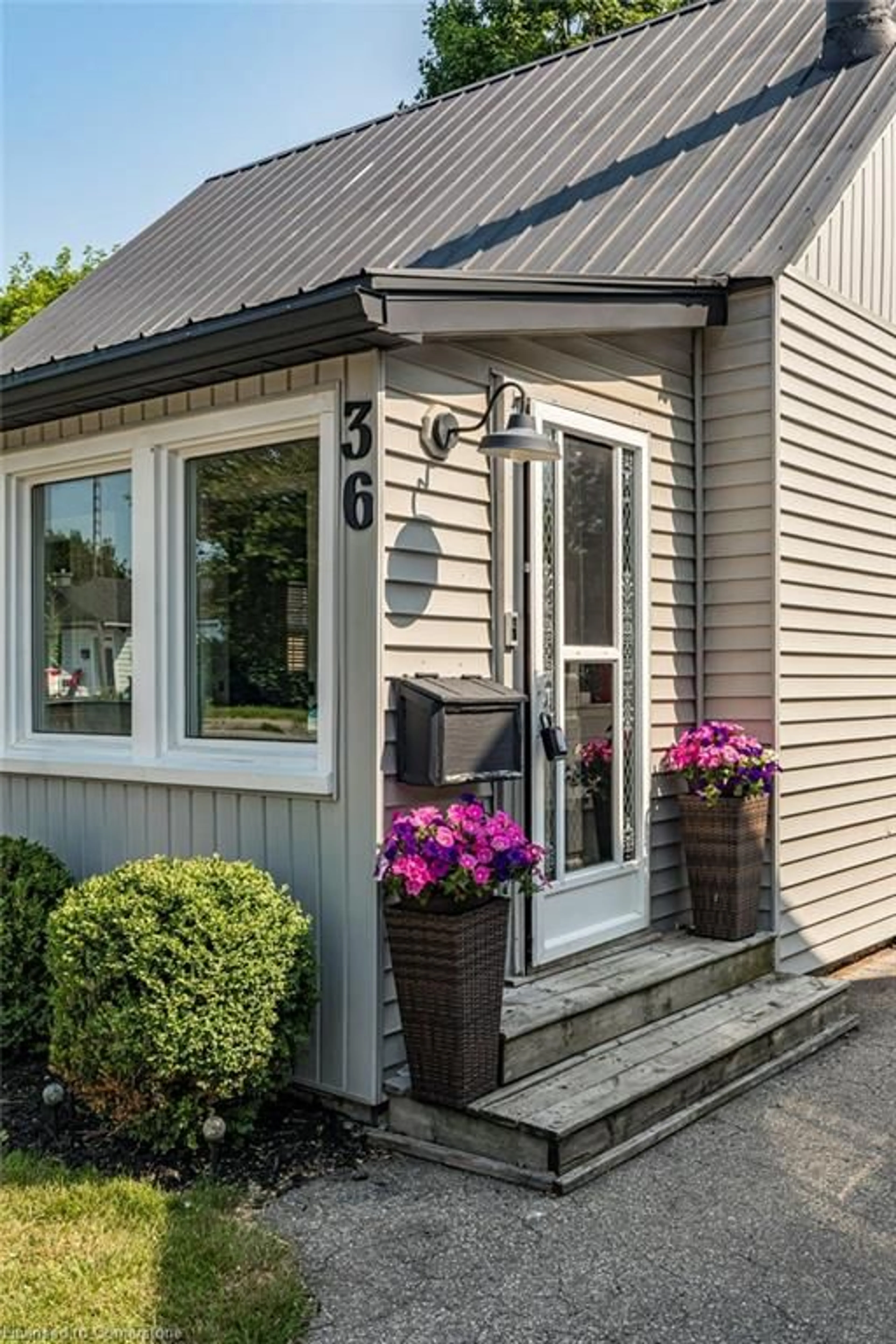 Home with vinyl exterior material, street for 36 Sanderson St, Brantford Ontario N3S 2V2