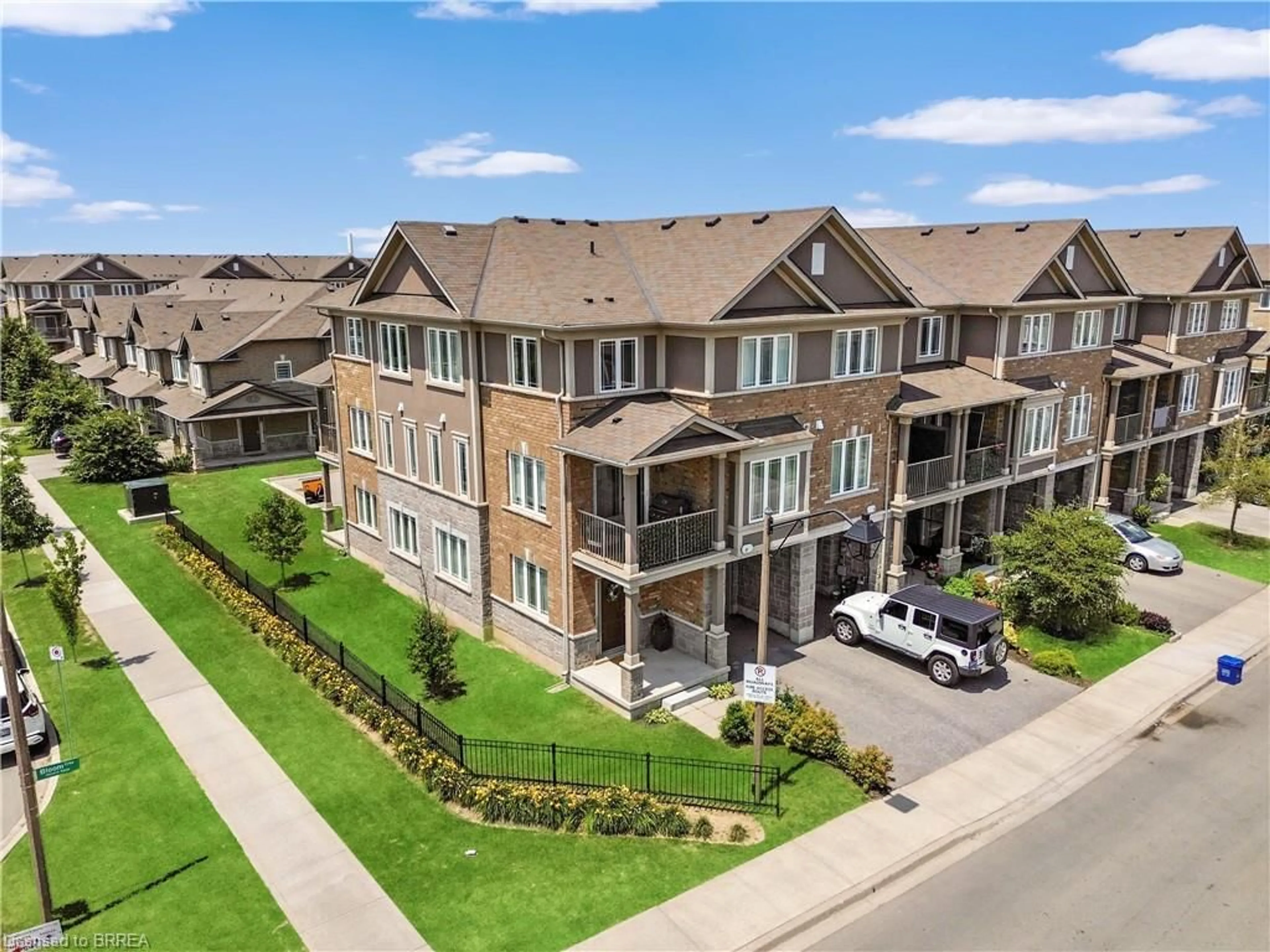 A pic from outside/outdoor area/front of a property/back of a property/a pic from drone, unknown for 99 Bloom Cres, Hamilton Ontario L0R 1P0