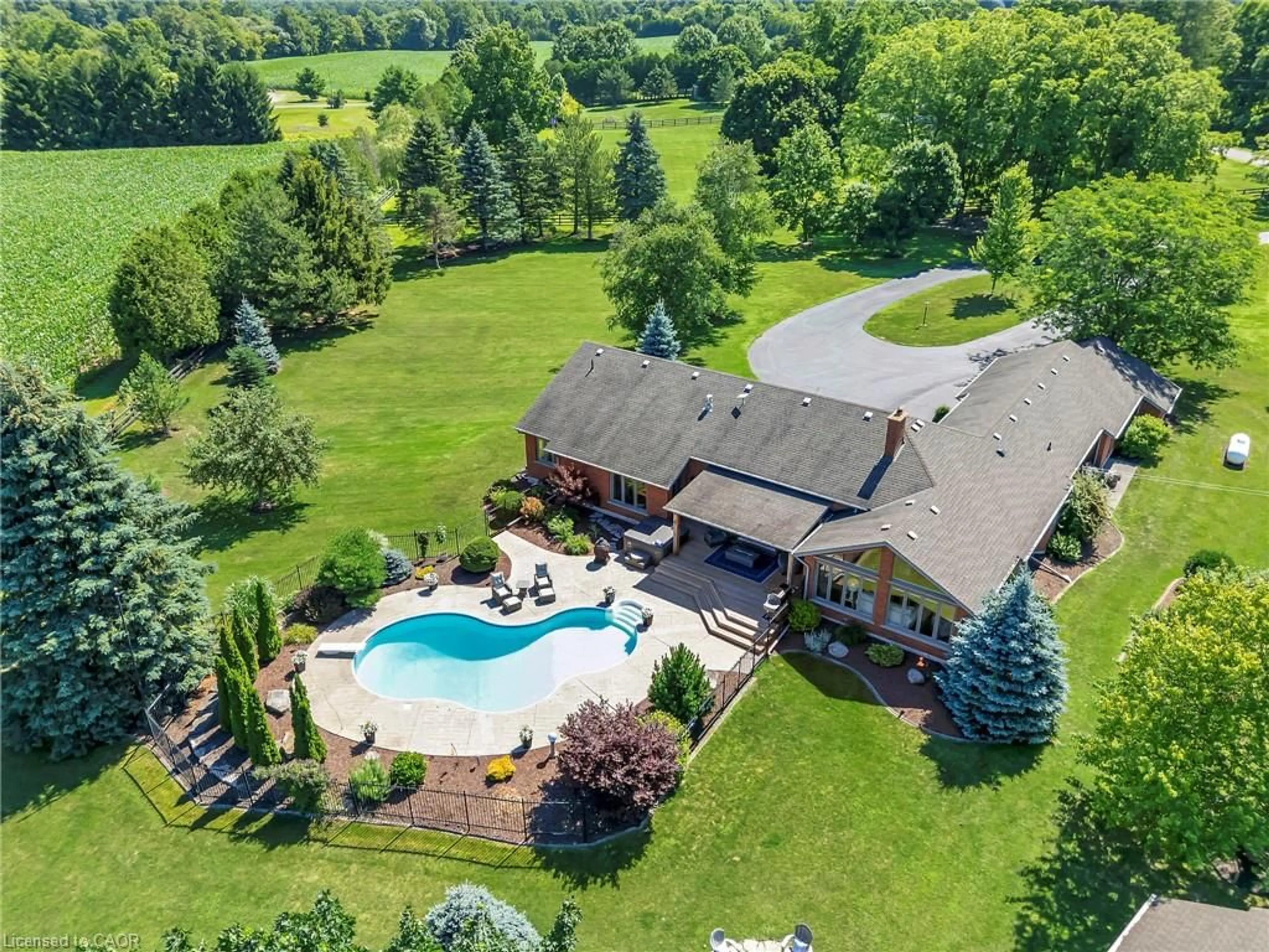 A pic from outside/outdoor area/front of a property/back of a property/a pic from drone, unknown for 999 Governors Rd, Paris Ontario N3L 3E3