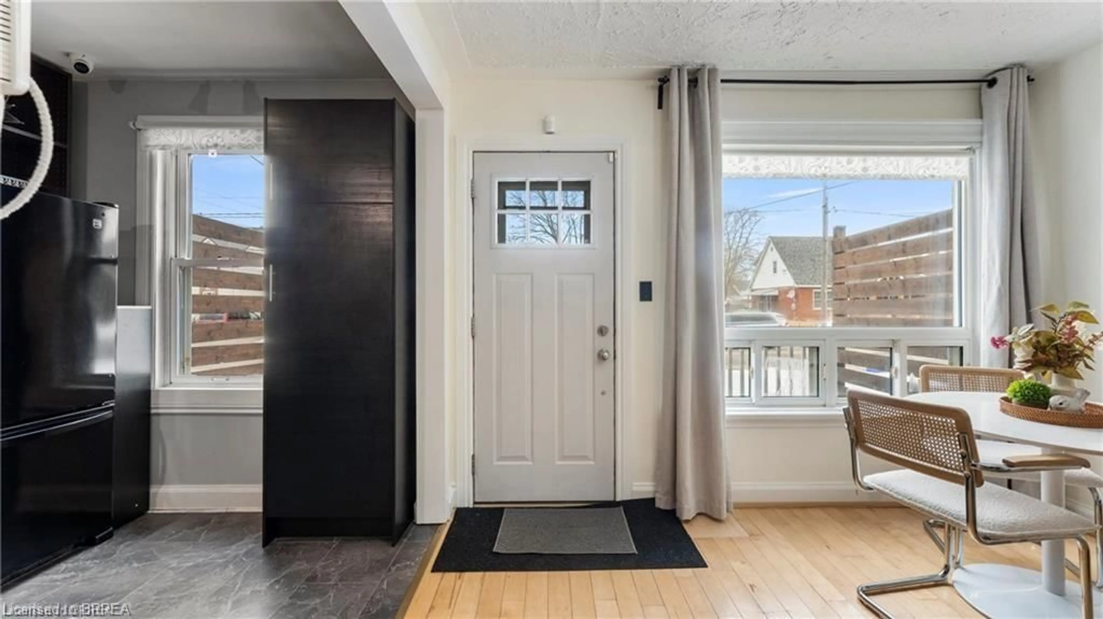 Indoor entryway for 69 Lyons Ave, Brantford Ontario N3R 4R2