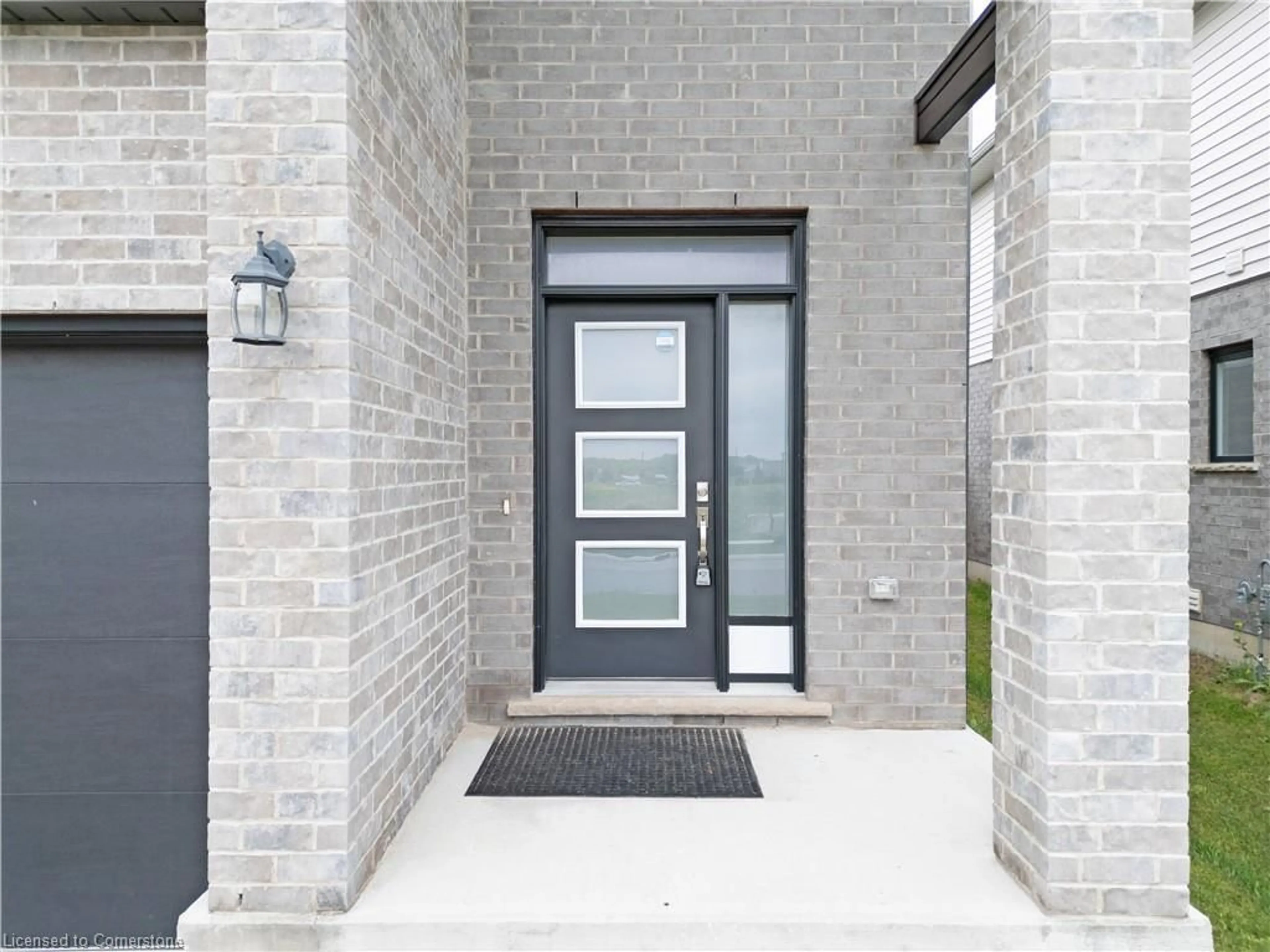 Indoor entryway for 1554 Henrica Ave, London Ontario N6G 0S8