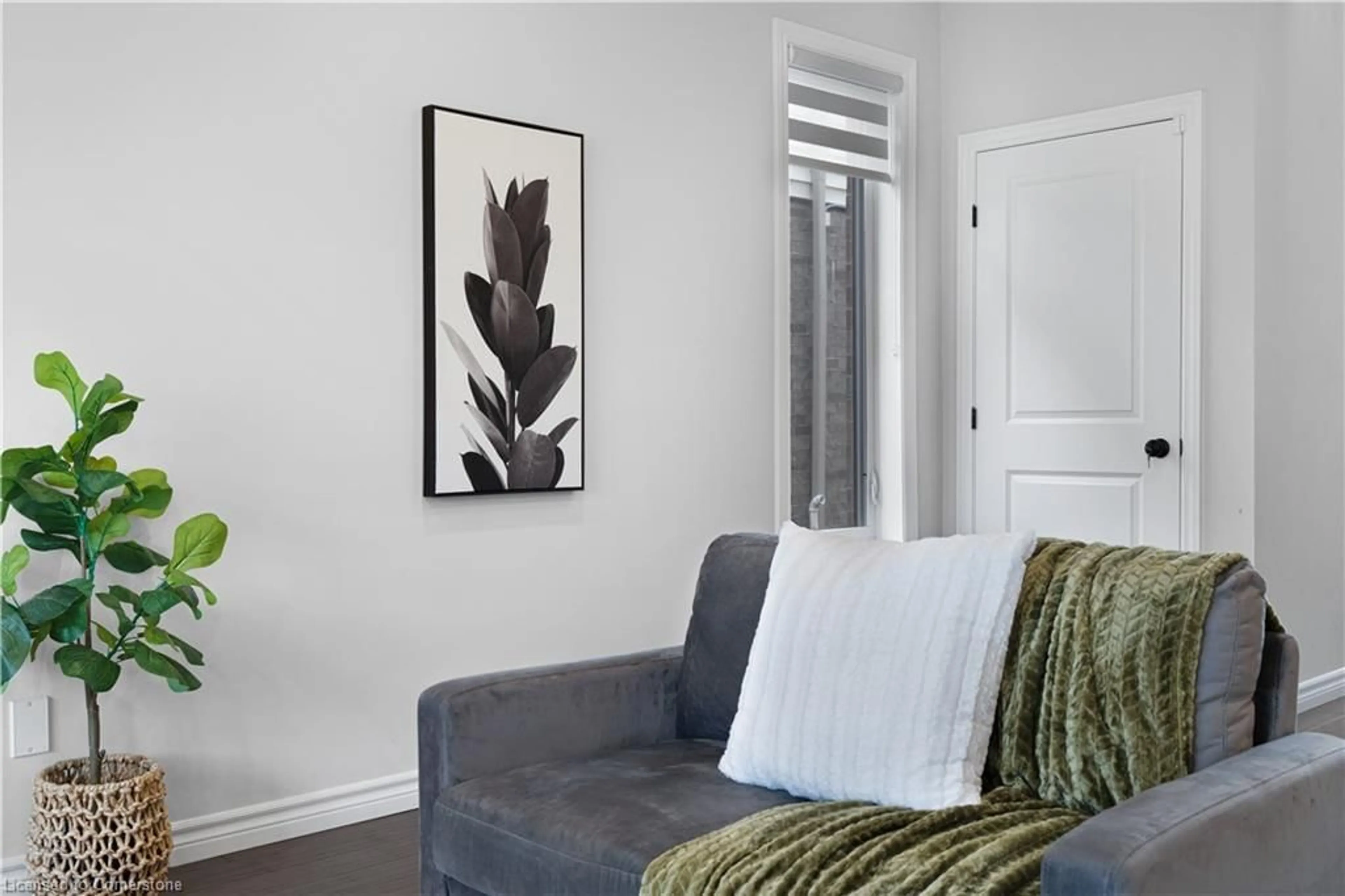 Living room with furniture, unknown for 1554 Henrica Ave, London Ontario N6G 0S8