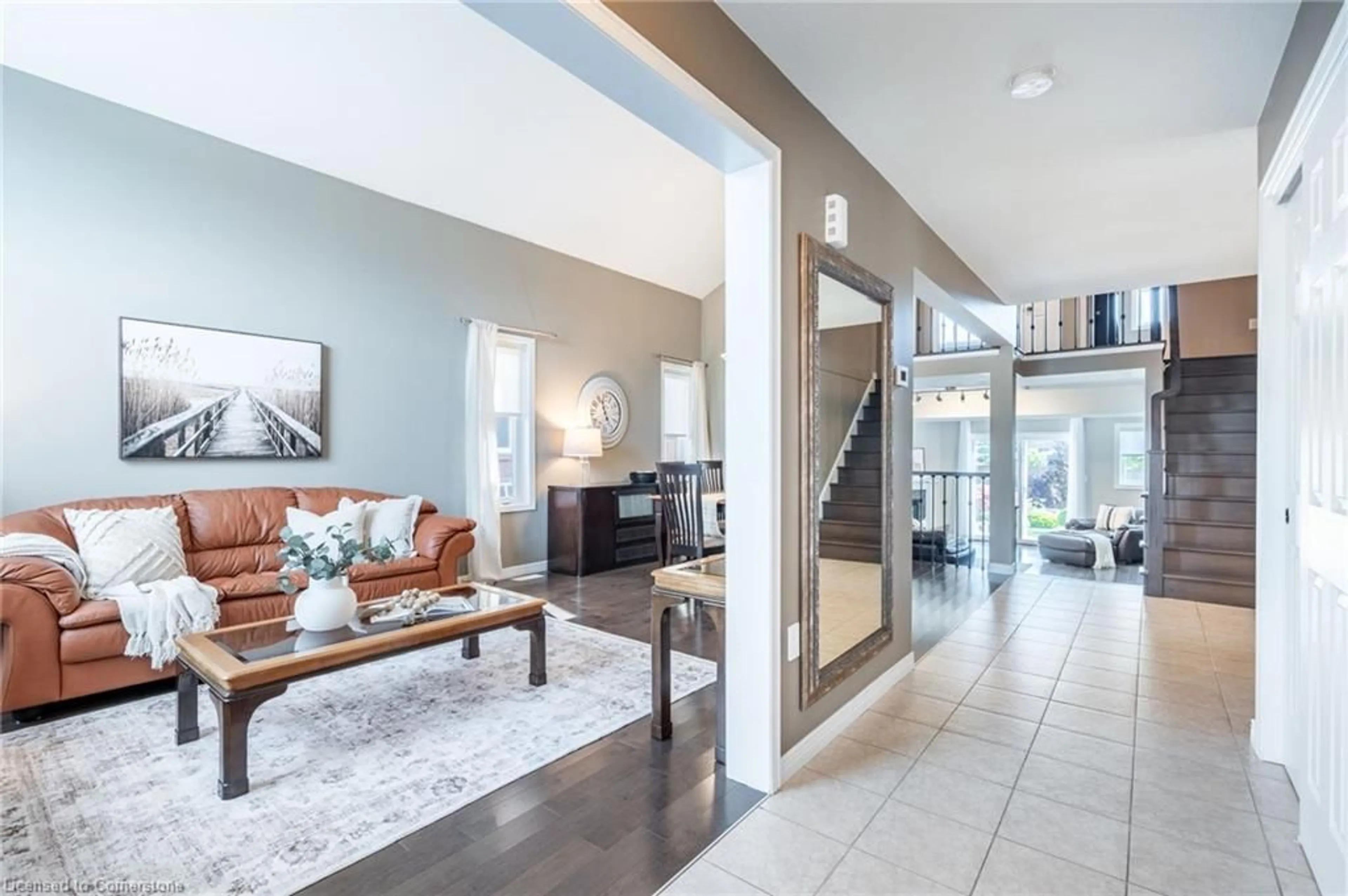Indoor entryway for 94 Pinehill Dr, Hamilton Ontario L0R 1P0