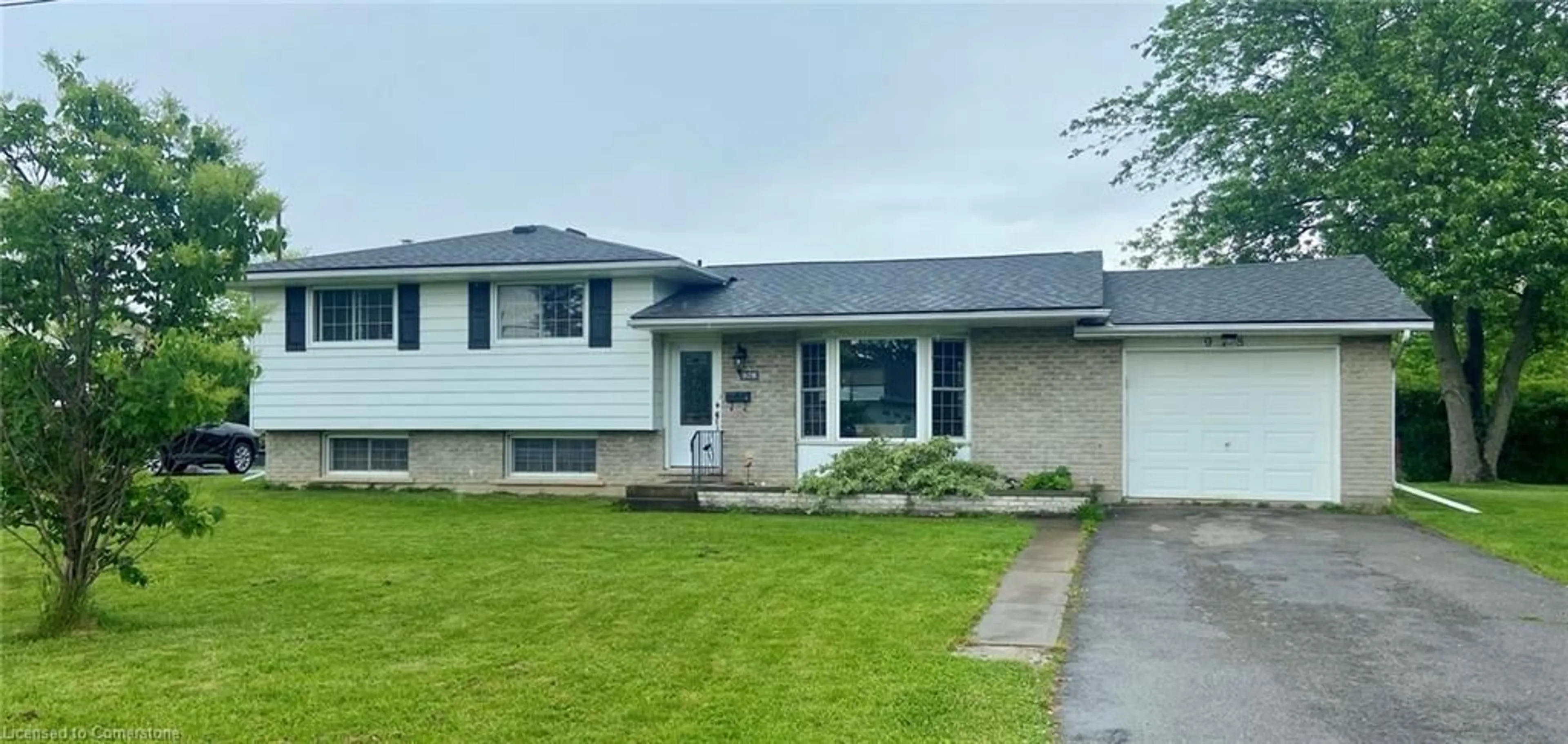 Home with vinyl exterior material, street for 978 Ferndale Ave, Fort Erie Ontario L2A 5S8