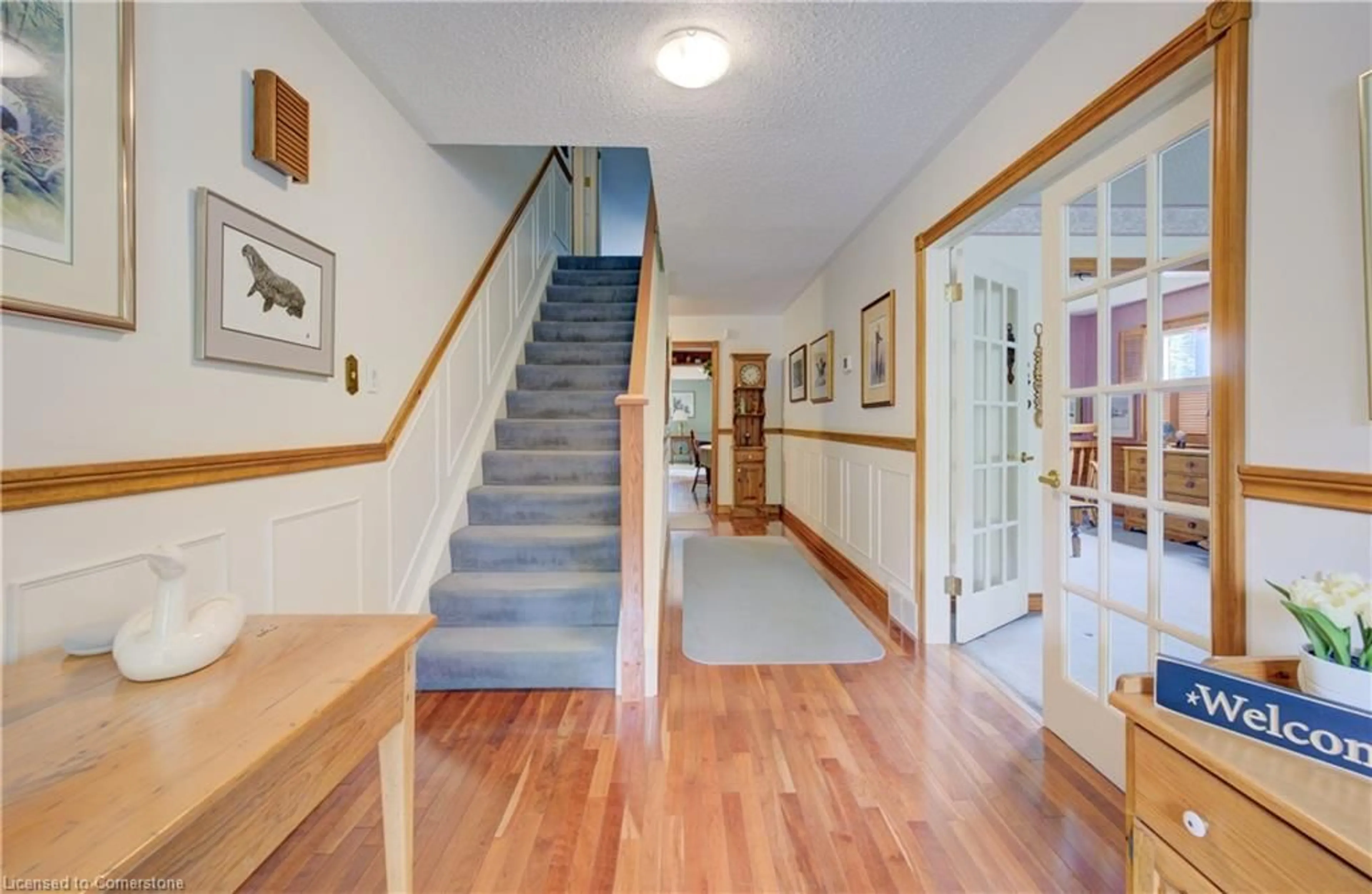 Indoor foyer for 457 Stillmeadow Cir, Waterloo Ontario N2L 5M1