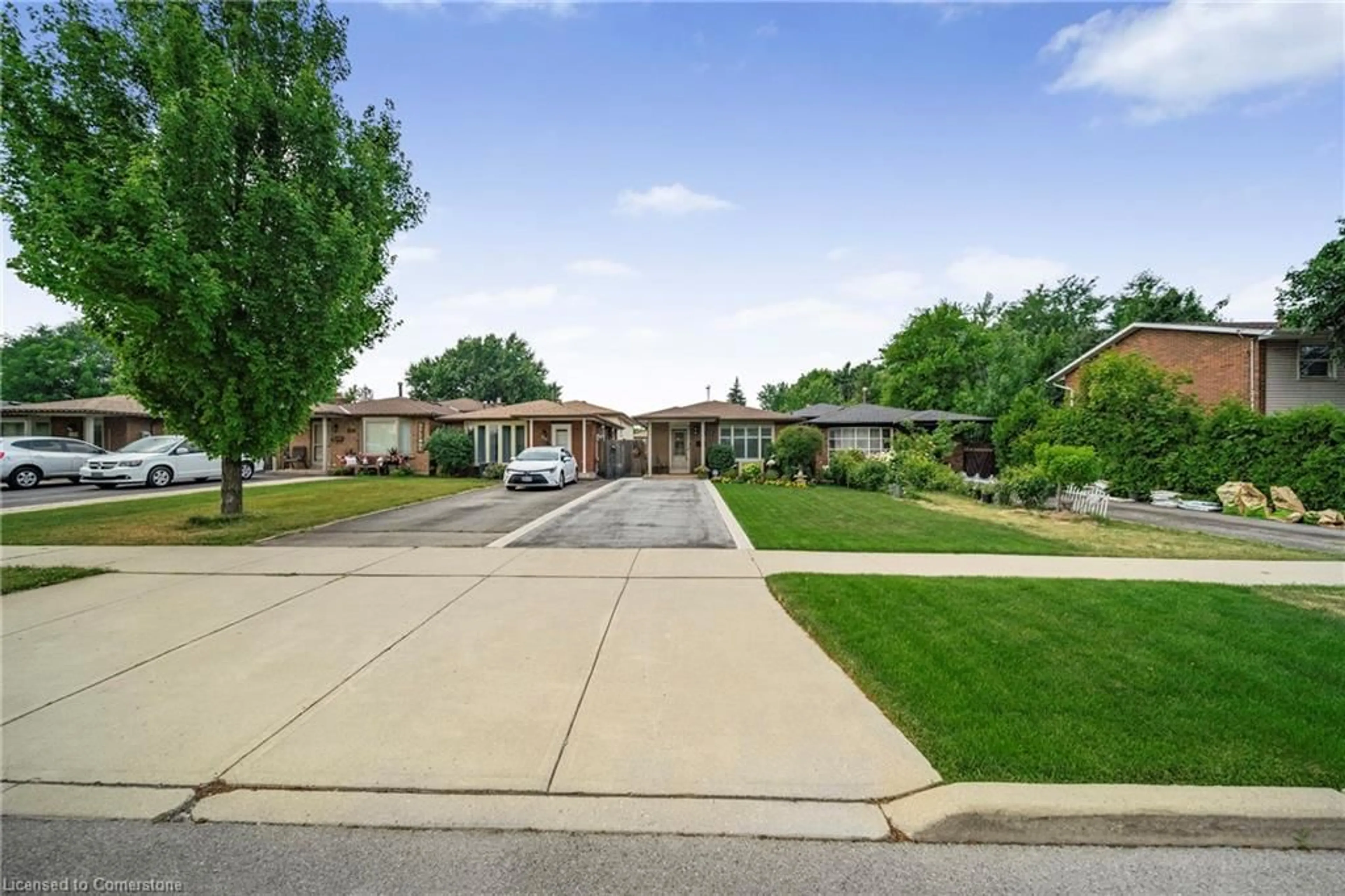 A pic from outside/outdoor area/front of a property/back of a property/a pic from drone, street for 320 East 24th St, Hamilton Ontario L8V 2Y6