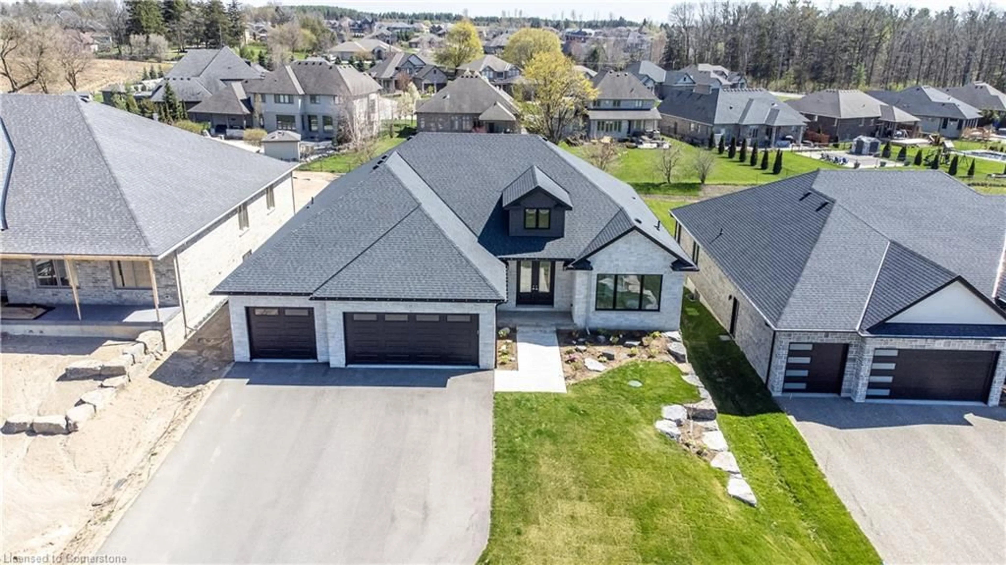 A pic from outside/outdoor area/front of a property/back of a property/a pic from drone, street for 15 Hudson Dr, Brantford Ontario N3T 0V6