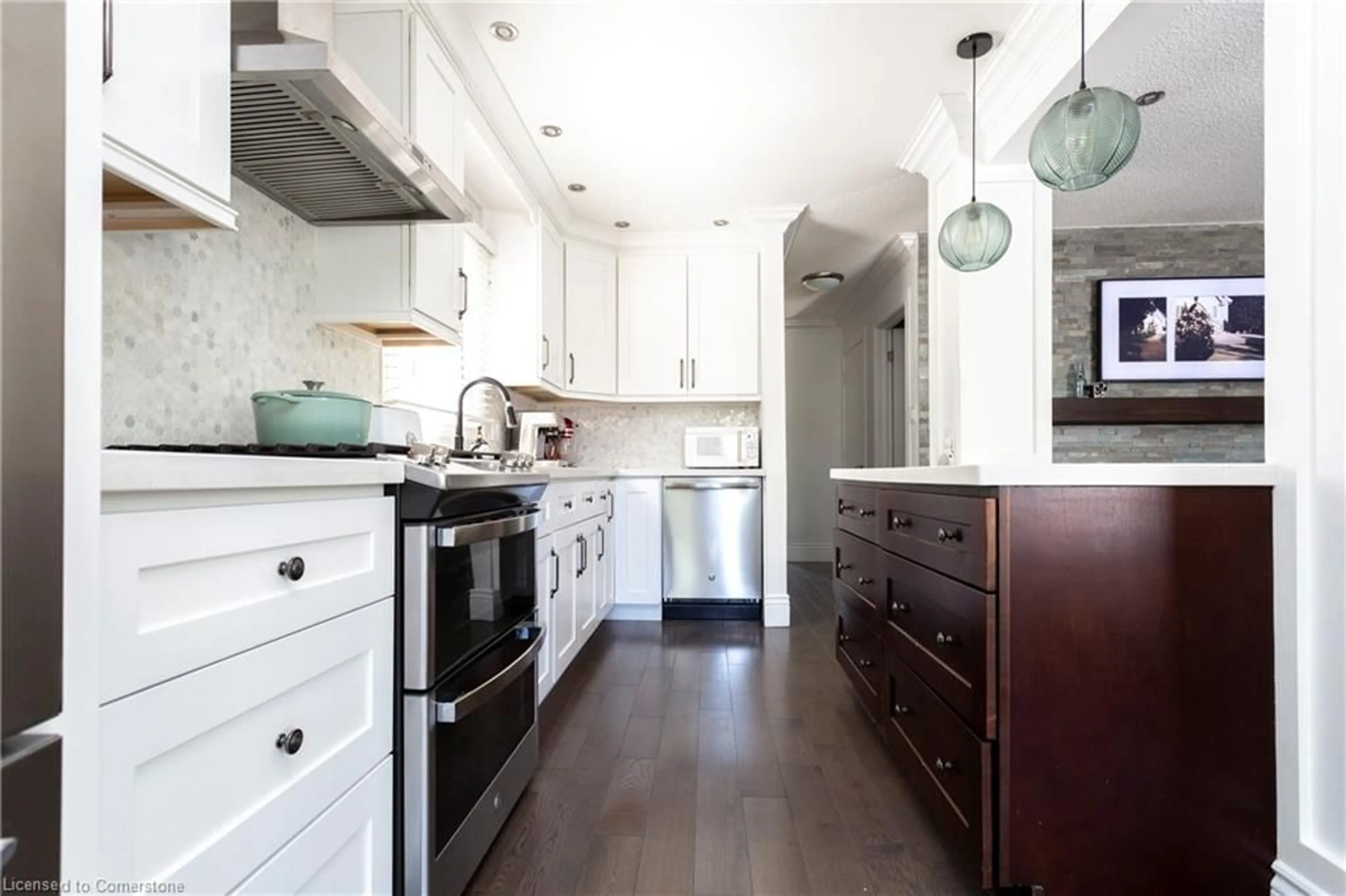 Contemporary kitchen, unknown for 2309 Greenbank Trail, Burlington Ontario L7P 3S7