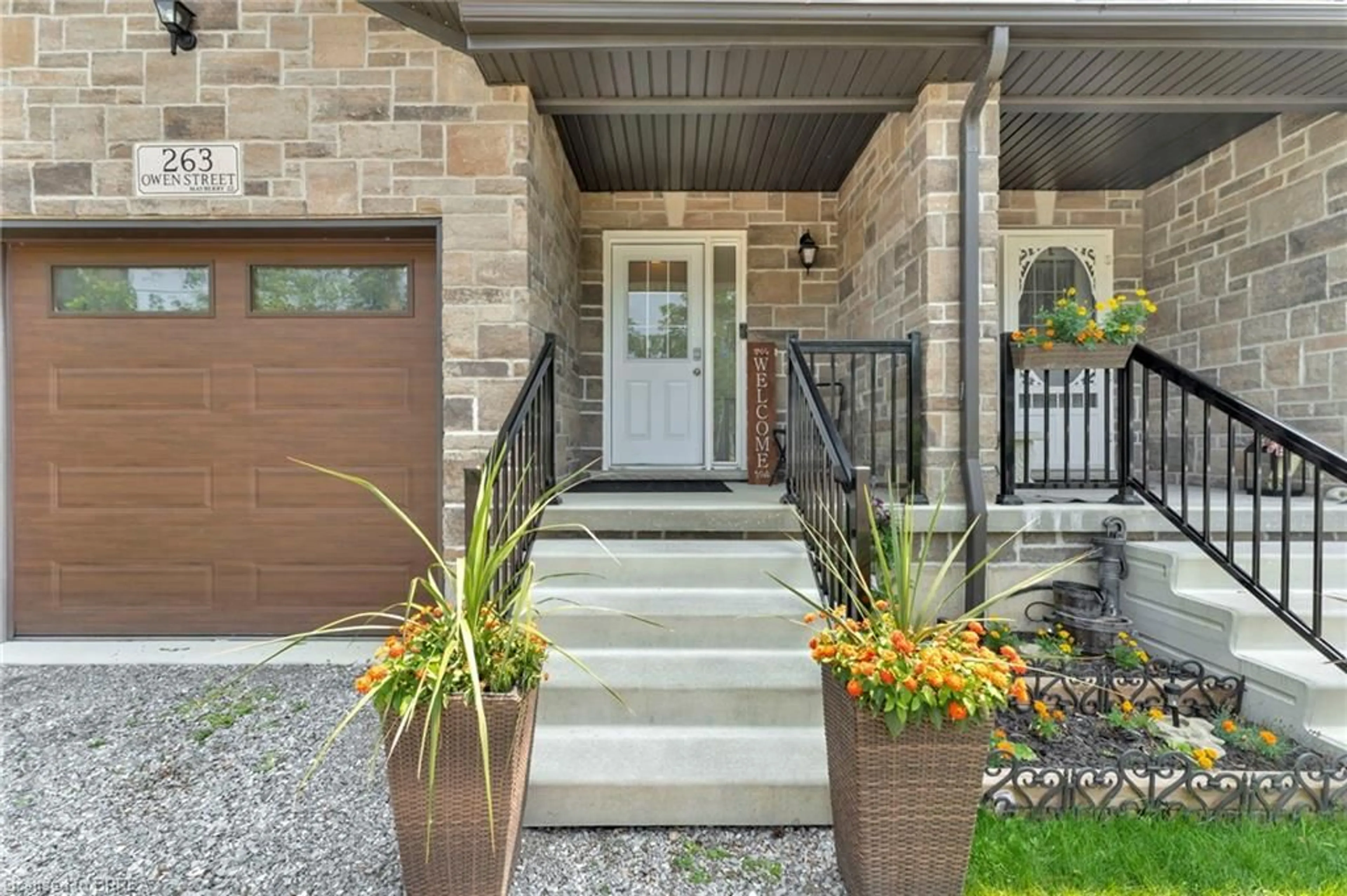 Indoor entryway for 263 Owen St, Simcoe Ontario N3Y 2V3