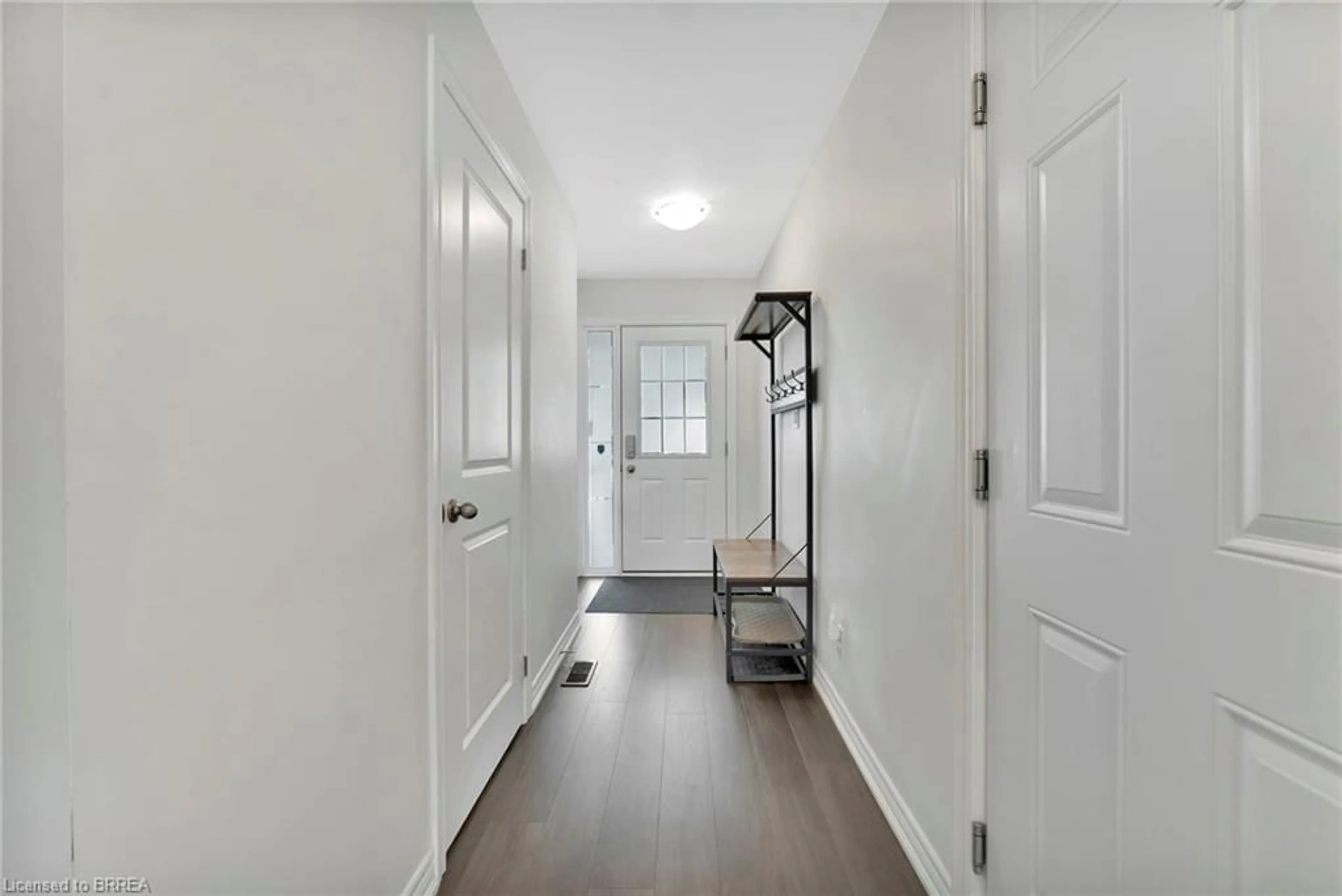 Indoor entryway for 263 Owen St, Simcoe Ontario N3Y 2V3