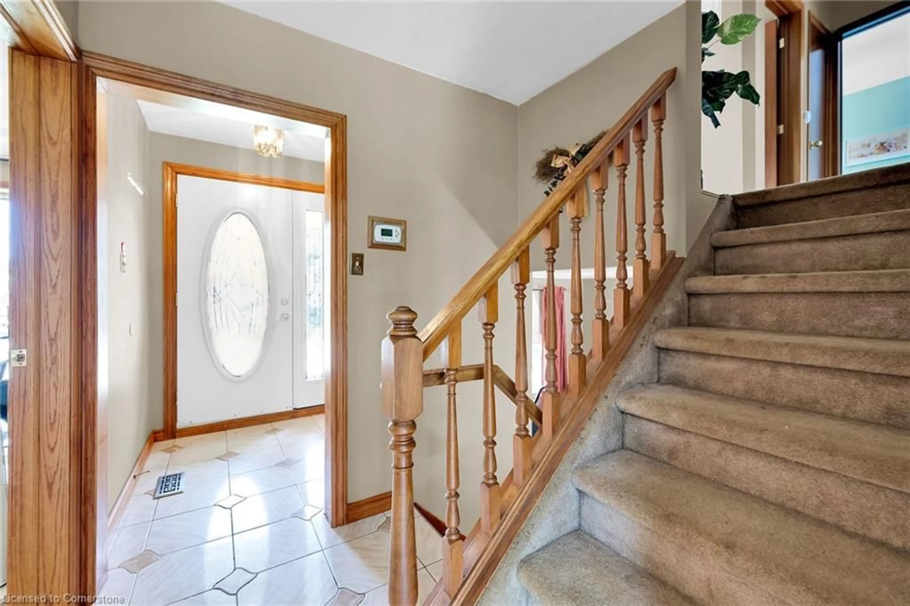 Indoor foyer for 14 Sanctuary Dr, Dundas Ontario L9H 3Y8