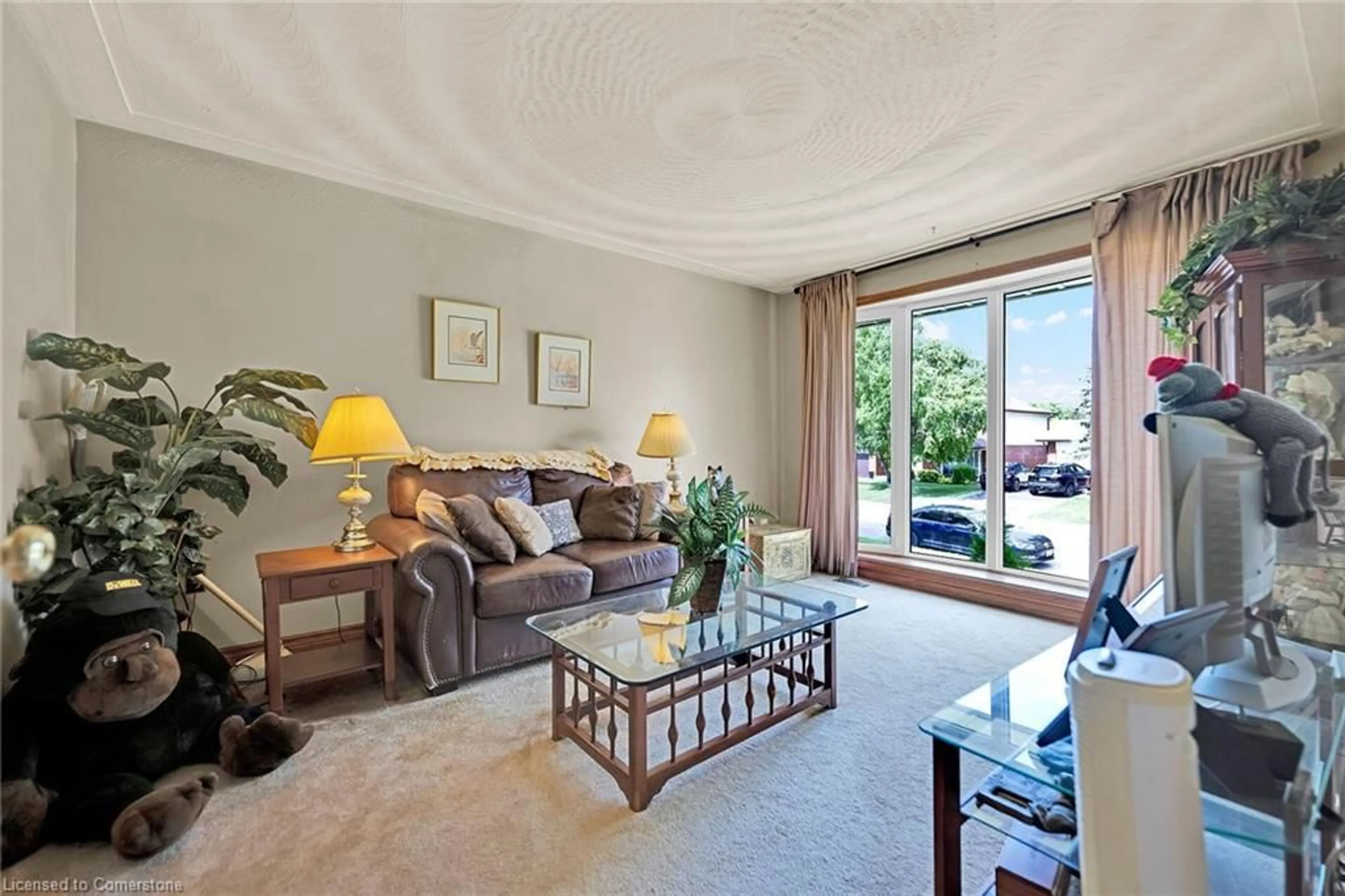 Living room with furniture, carpet floor for 14 Sanctuary Dr, Dundas Ontario L9H 3Y8