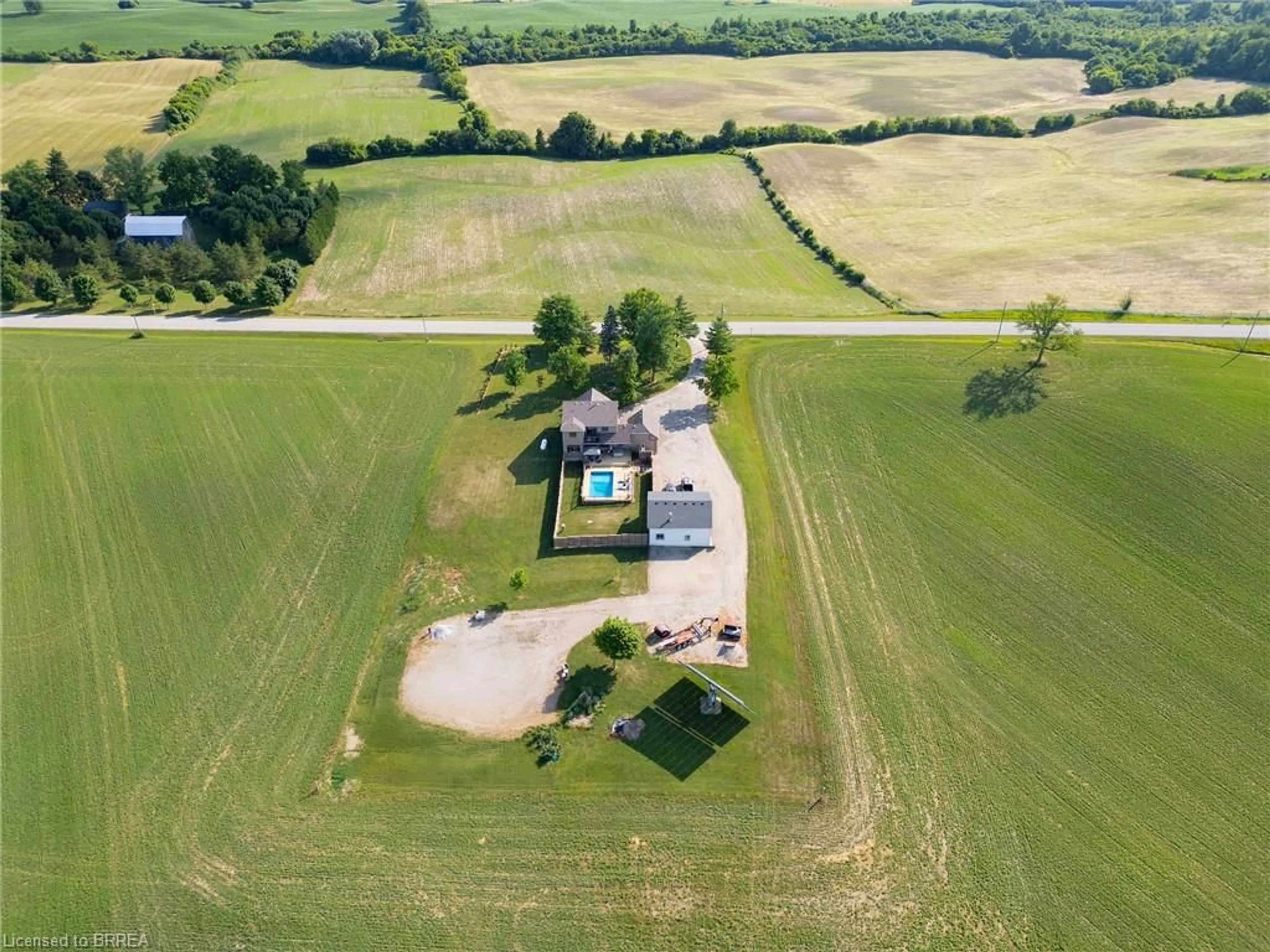 A pic from outside/outdoor area/front of a property/back of a property/a pic from drone, building for 173 Old Onondaga Rd, Brantford Ontario N3R 0C1