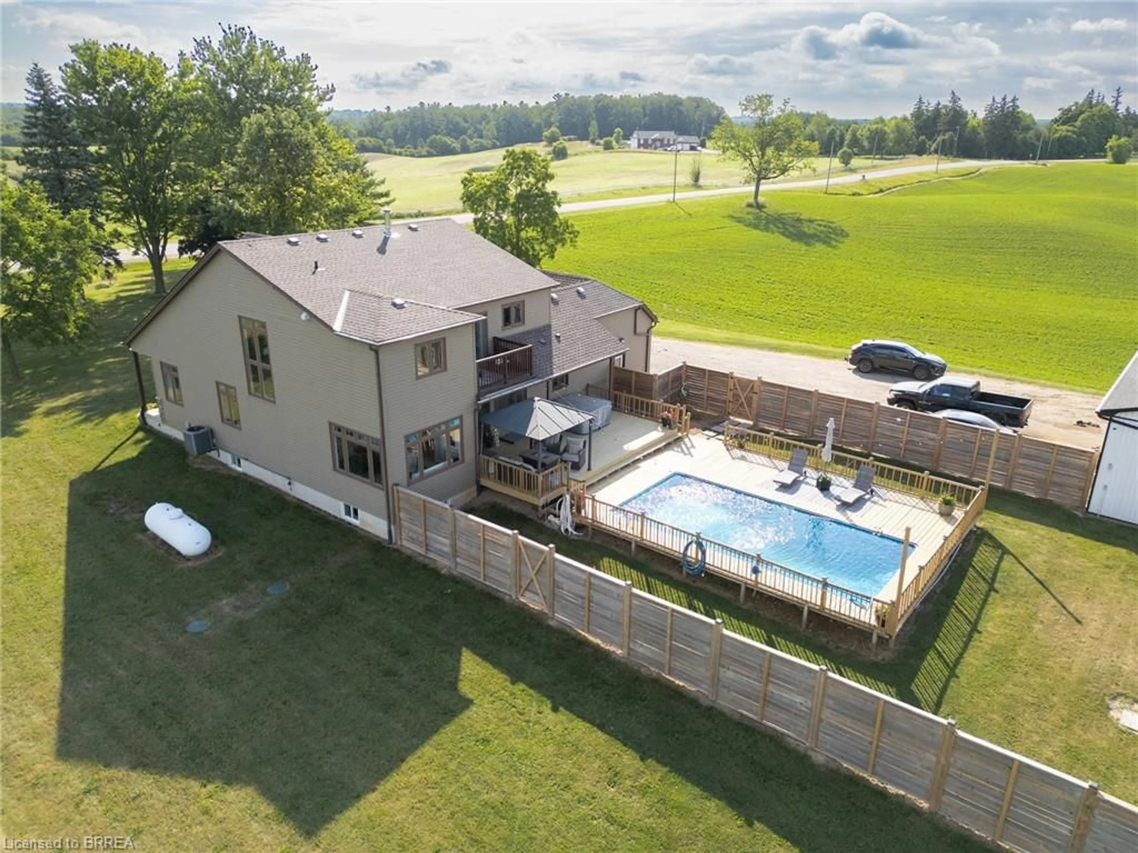 A pic from outside/outdoor area/front of a property/back of a property/a pic from drone, water/lake/river/ocean view for 173 Old Onondaga Rd, Brantford Ontario N3R 0C1