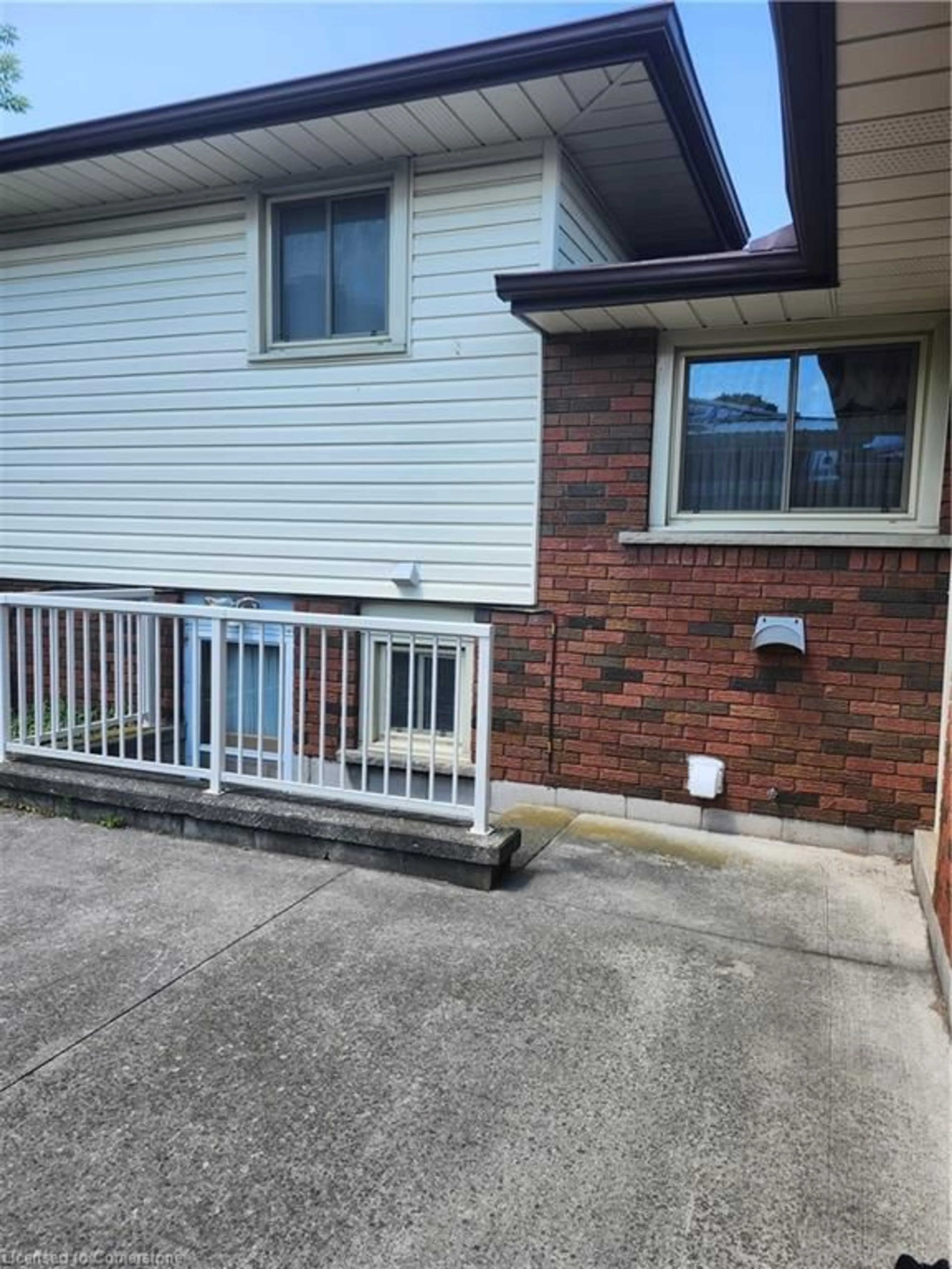 Unknown for 17 Stodola Dr, Brantford Ontario N3R 6J4