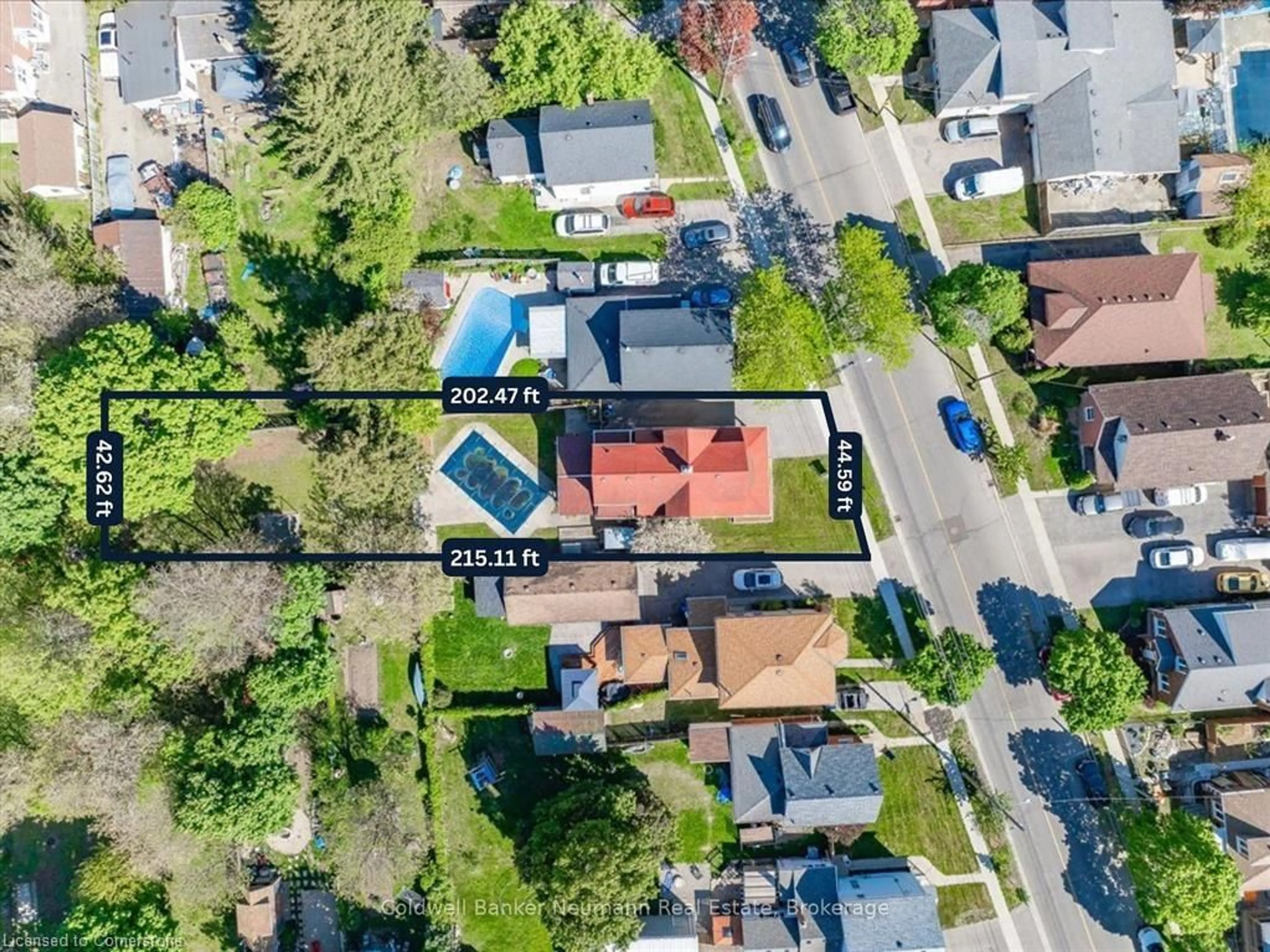 A pic from outside/outdoor area/front of a property/back of a property/a pic from drone, street for 73 Terrace Hill St, Brantford Ontario N3R 4H2