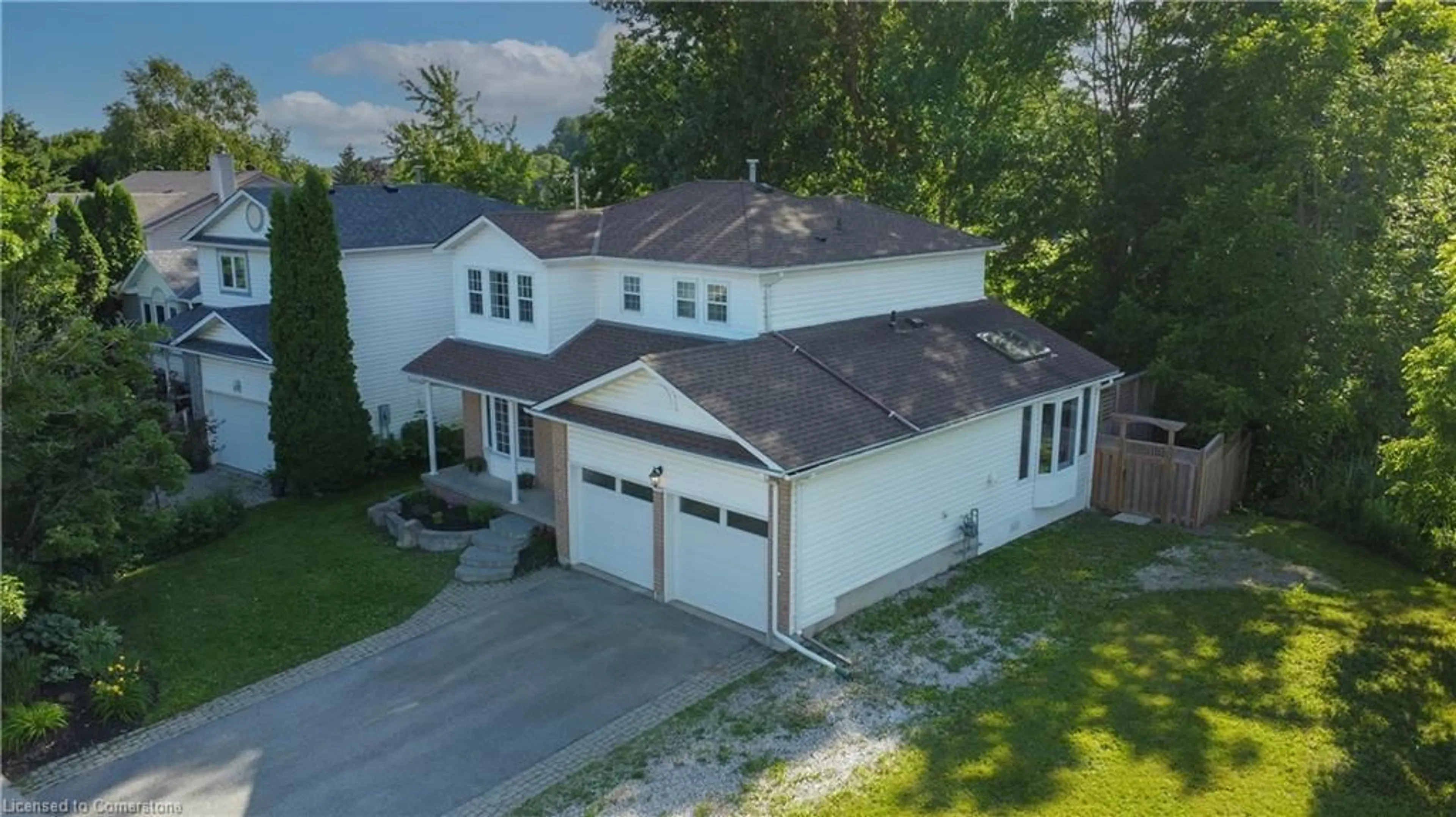 A pic from outside/outdoor area/front of a property/back of a property/a pic from drone, street for 765 Woodhill Dr, Fergus Ontario N1M 3N2