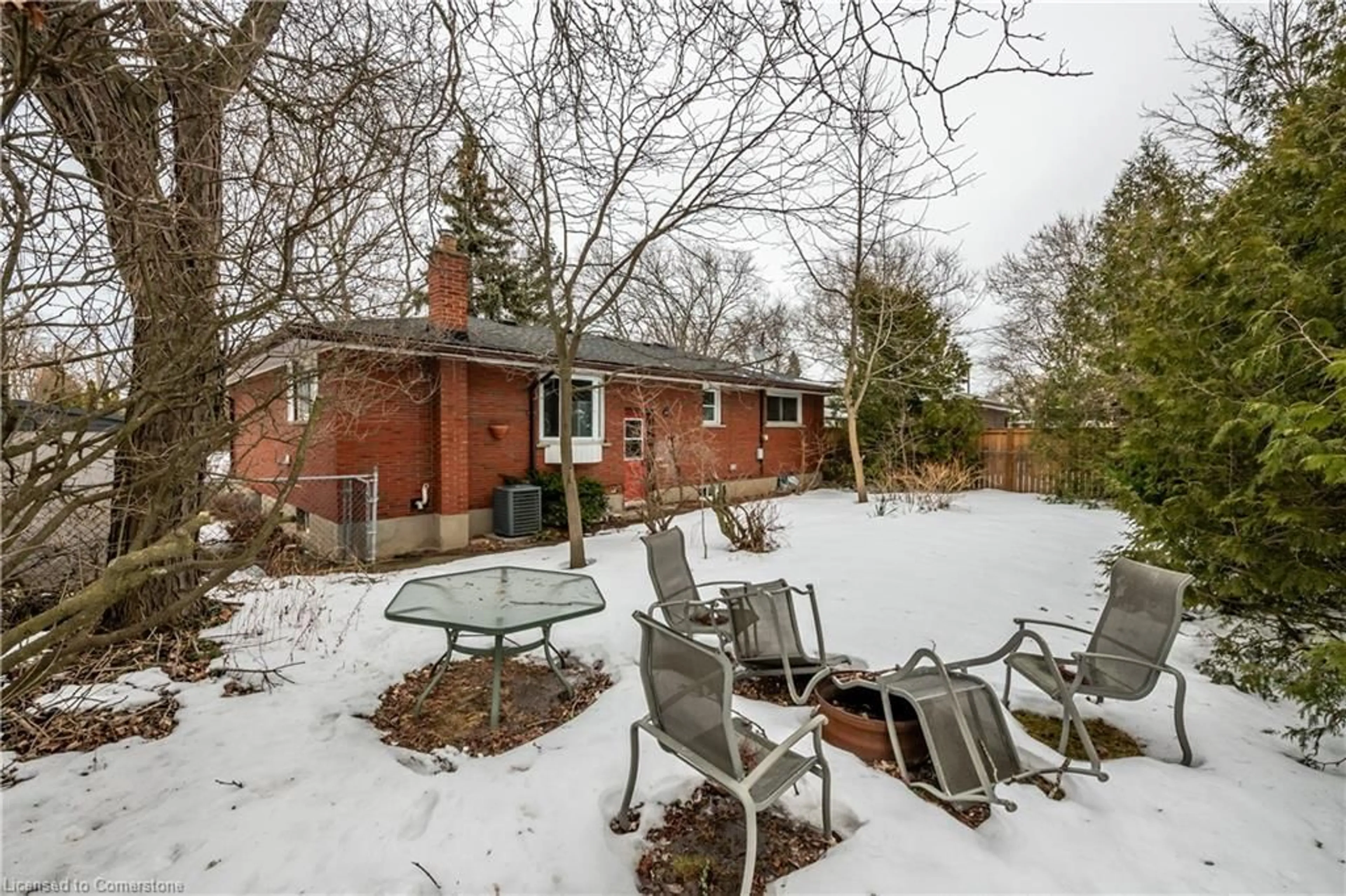 Patio, street for 6 Jasmin Cres, St. Catharines Ontario L2T 2C1