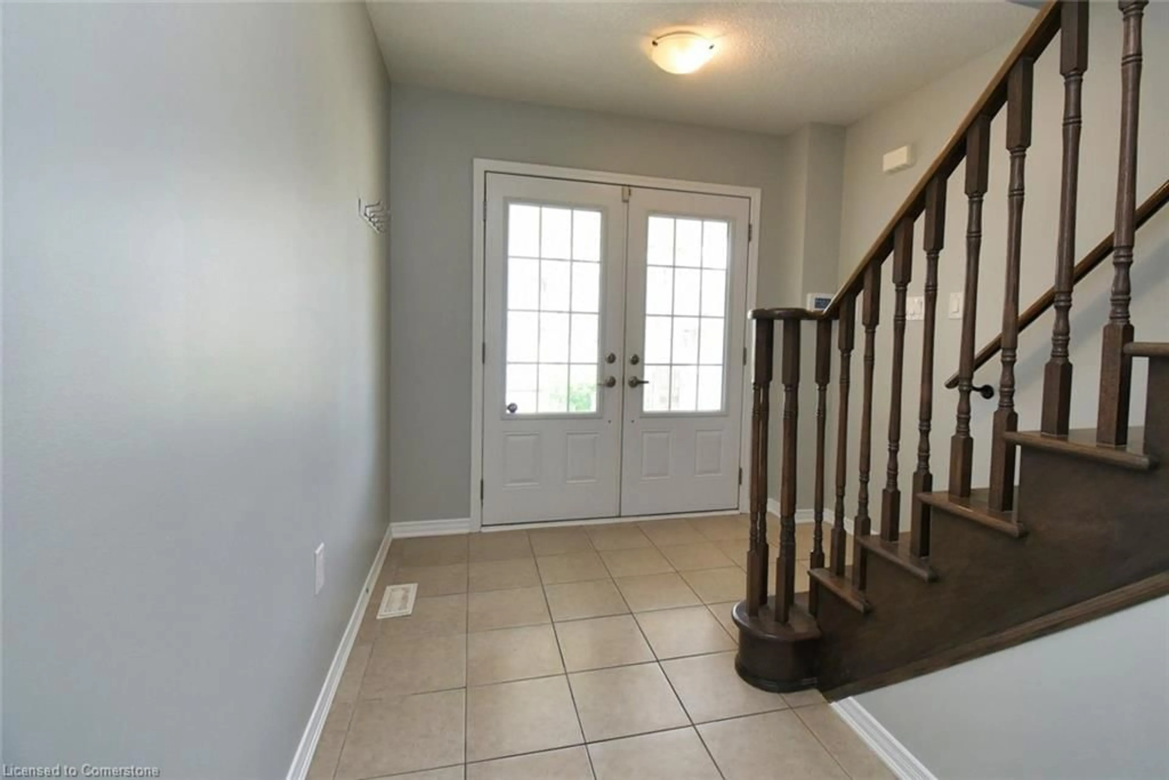 Indoor entryway for 26 Evergreen Lane, Caledonia Ontario N3W 0C4