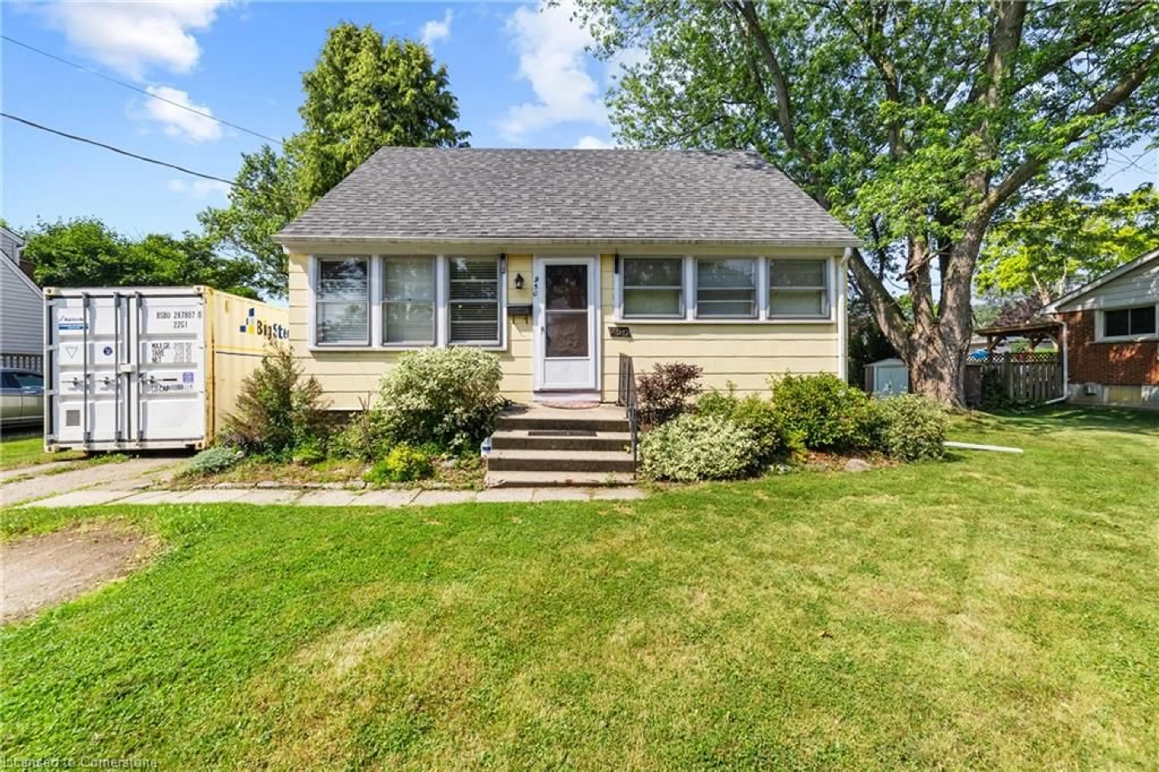 Home with vinyl exterior material, street for 950 Orpha St, Burlington Ontario L7R 3W6