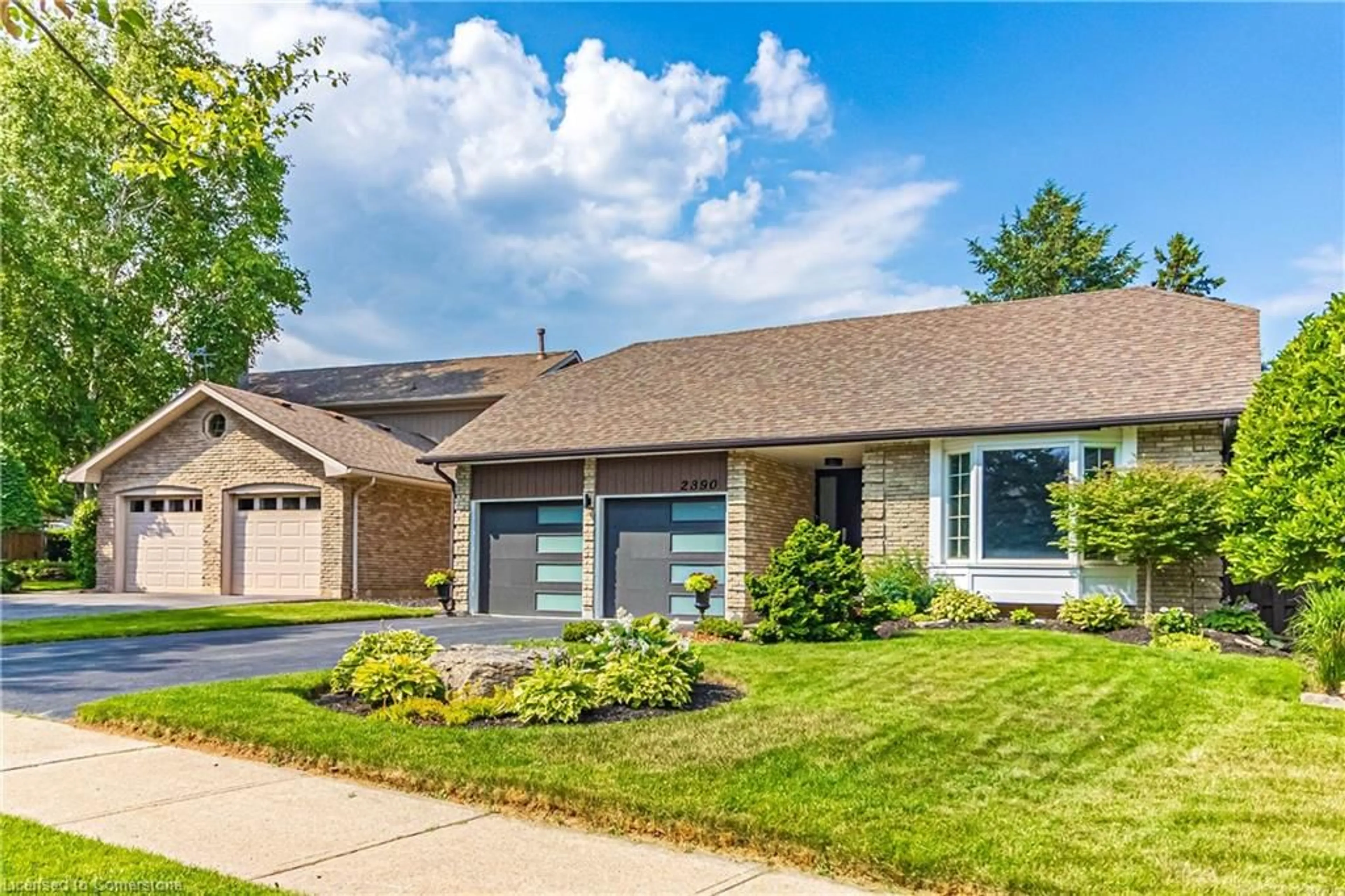 Home with brick exterior material, street for 2390 Sinclair Cir, Burlington Ontario L7P 3C3