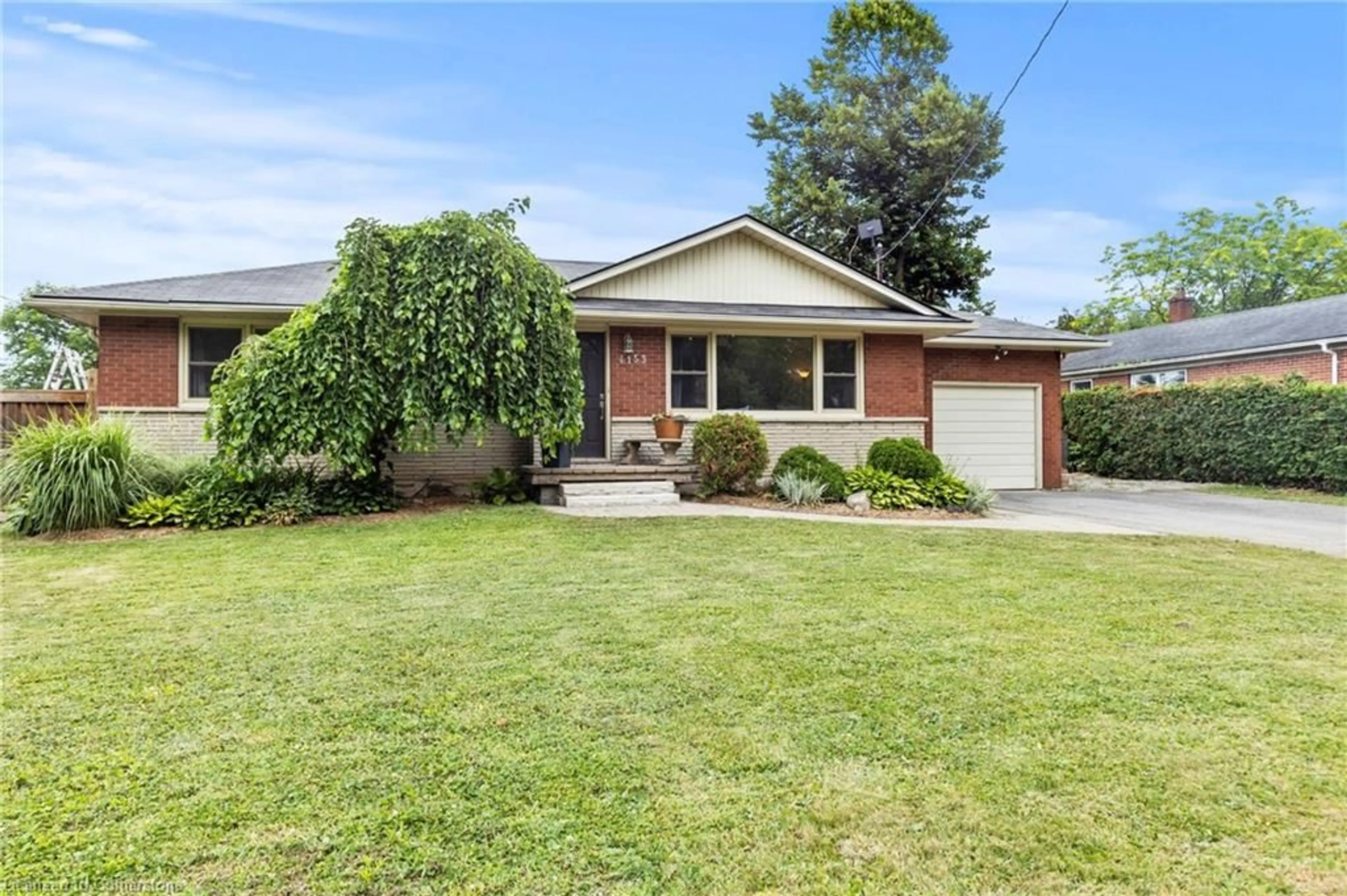 Home with brick exterior material, street for 4153 Aberdeen Rd, Beamsville Ontario L0R 1B6