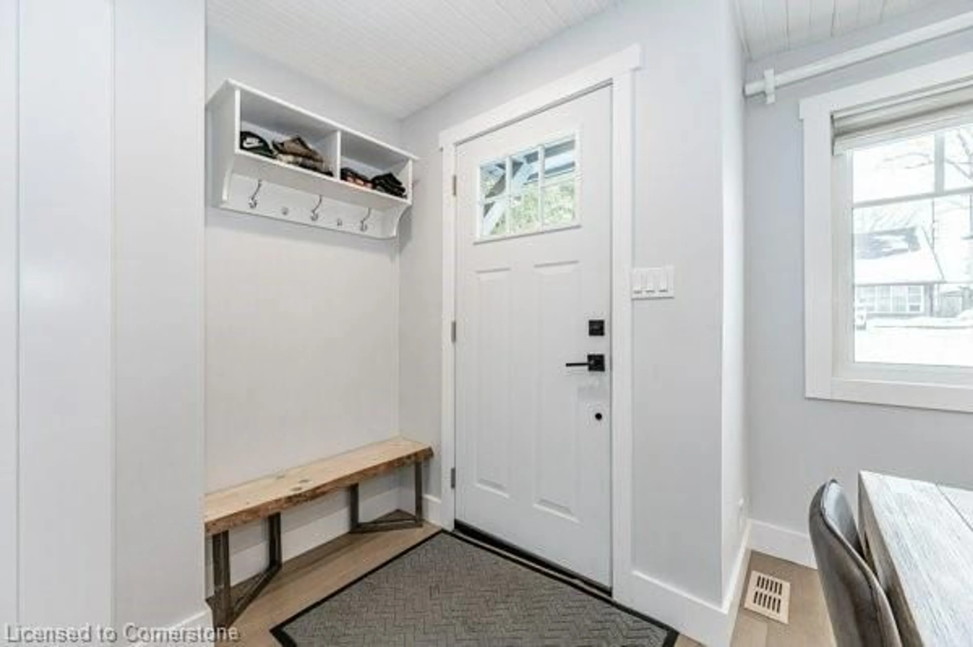 Indoor entryway for 16 Maple Trail, Puslinch Ontario N3C 2V4