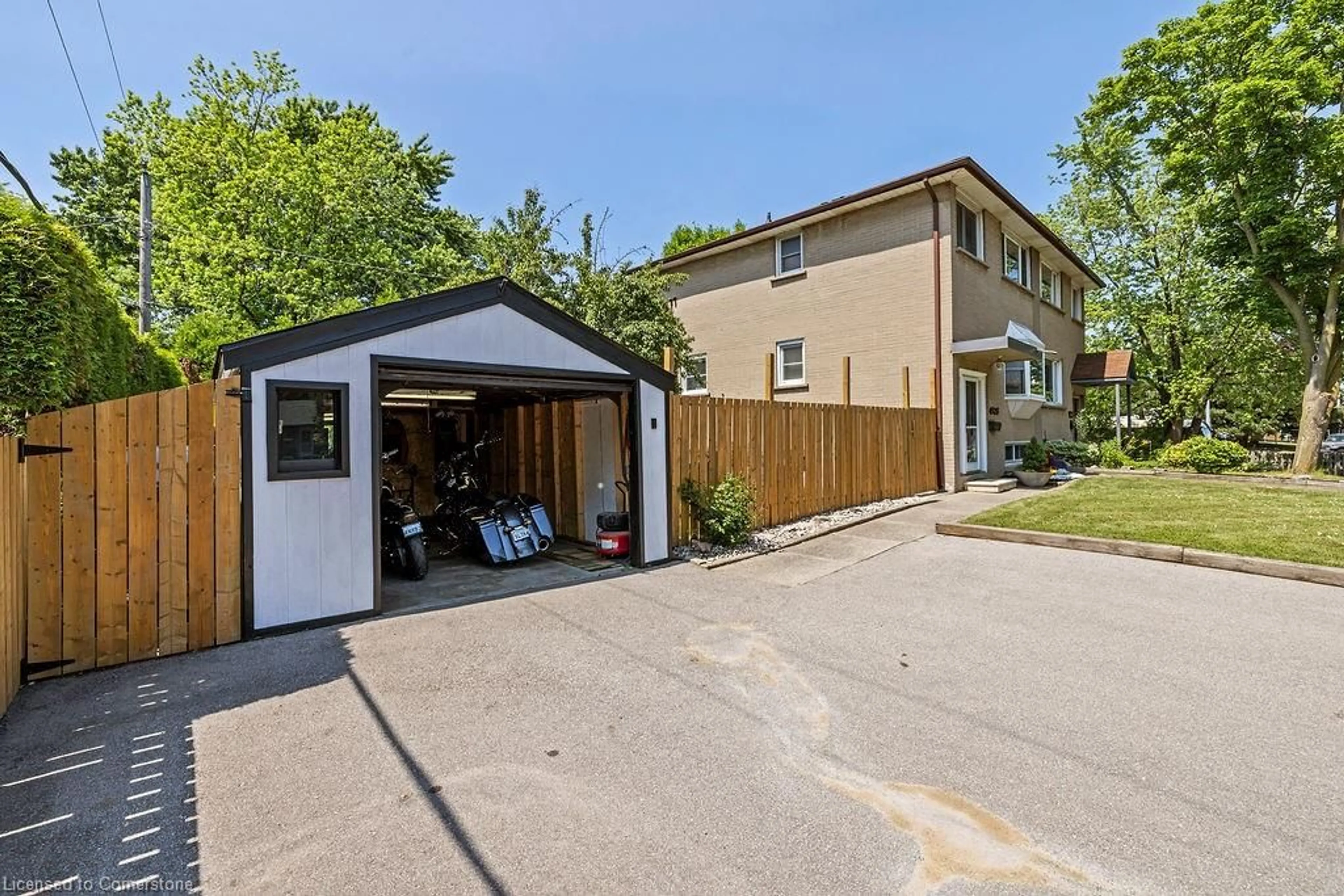 A pic from outside/outdoor area/front of a property/back of a property/a pic from drone, street for 4525 Longmoor Dr, Burlington Ontario L7L 1Y4
