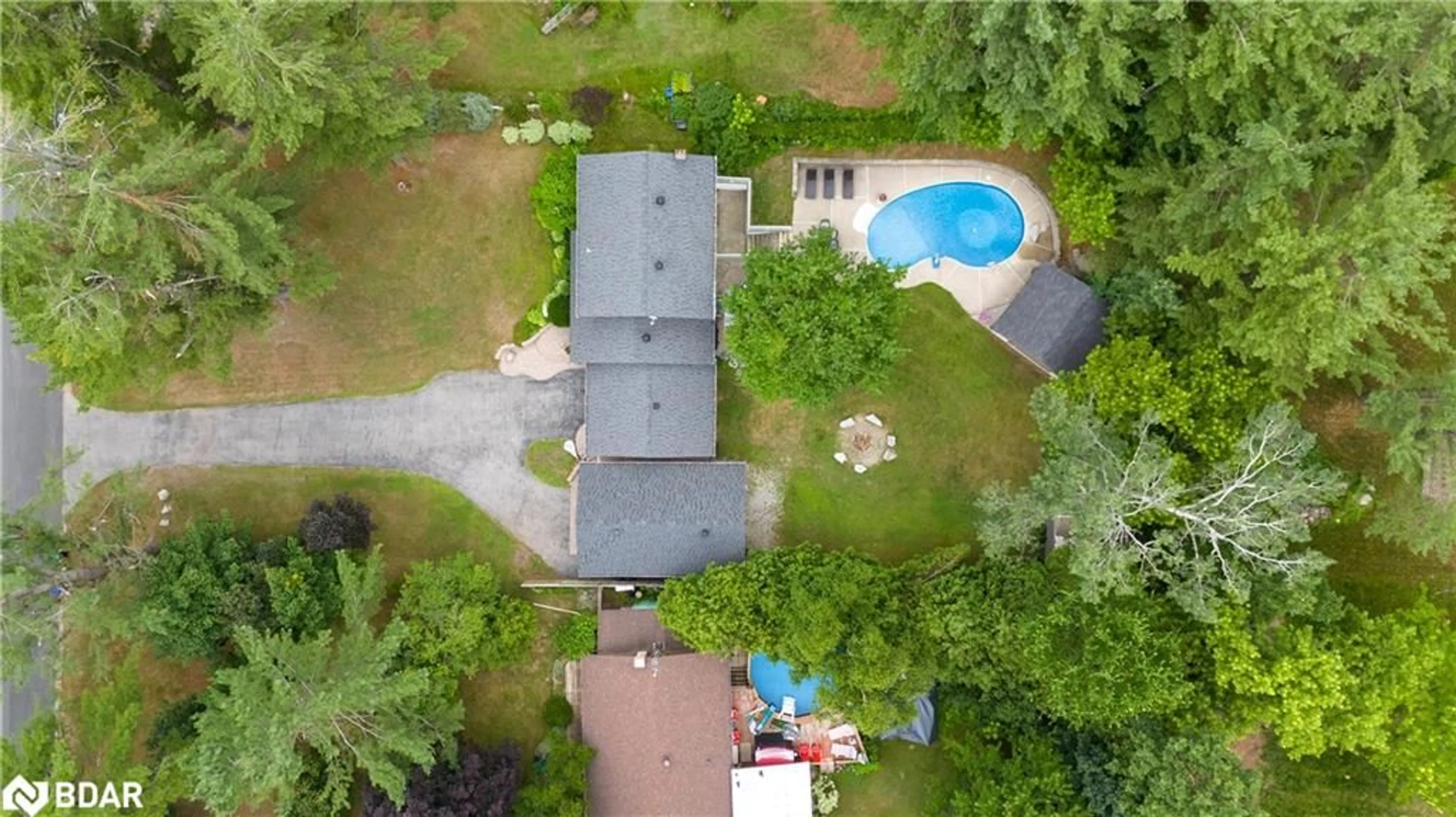 A pic from outside/outdoor area/front of a property/back of a property/a pic from drone, water/lake/river/ocean view for 31 Lawrence Ave, Minesing Ontario L9X 0W4