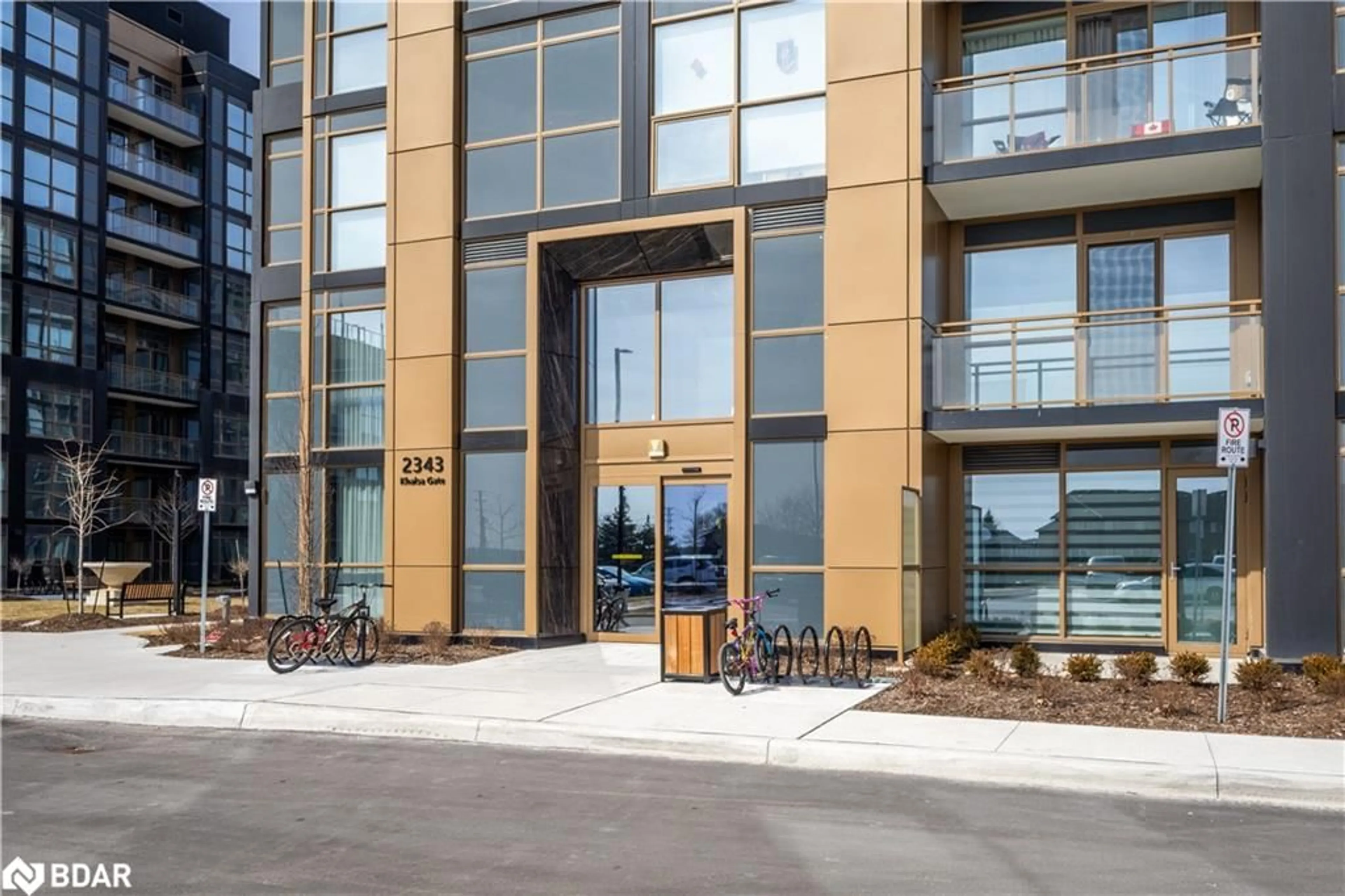 Indoor foyer for 2343 Khalsa Gate Gate #330, Oakville Ontario L6M 4J2