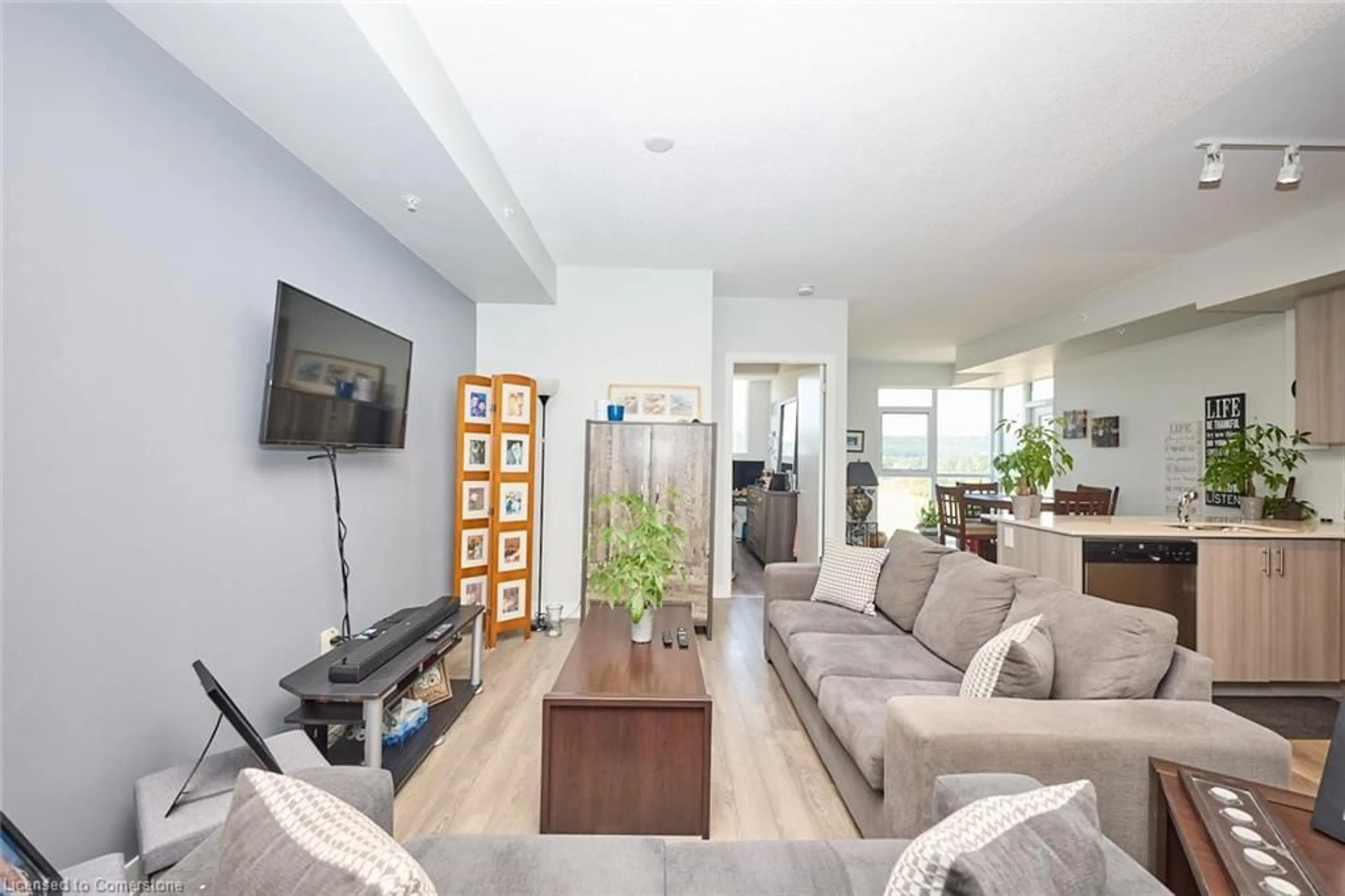 Living room with furniture, unknown for 550 North Service Rd #610, Grimsby Ontario L3M 0H9
