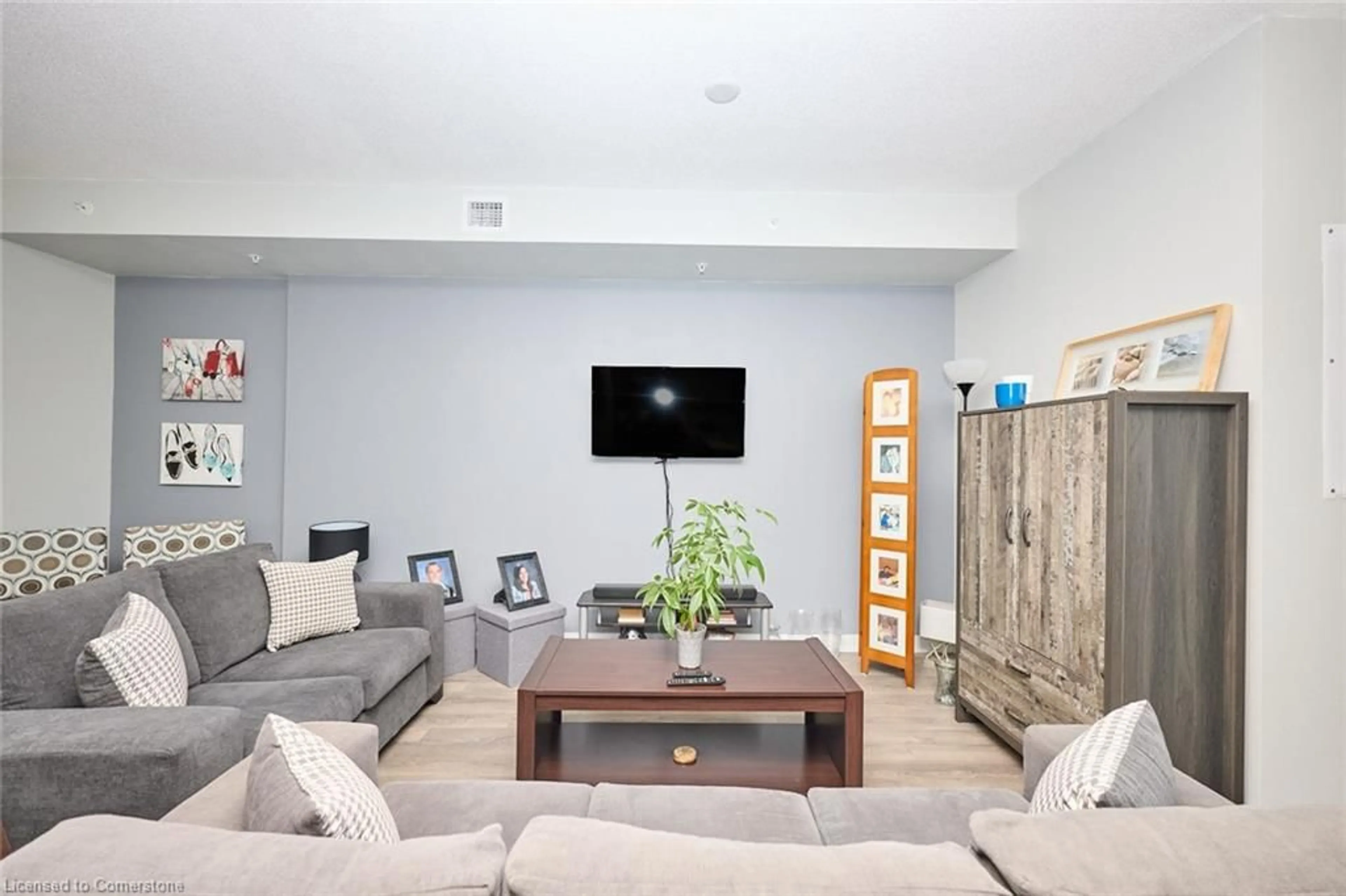 Living room with furniture, unknown for 550 North Service Rd #610, Grimsby Ontario L3M 0H9