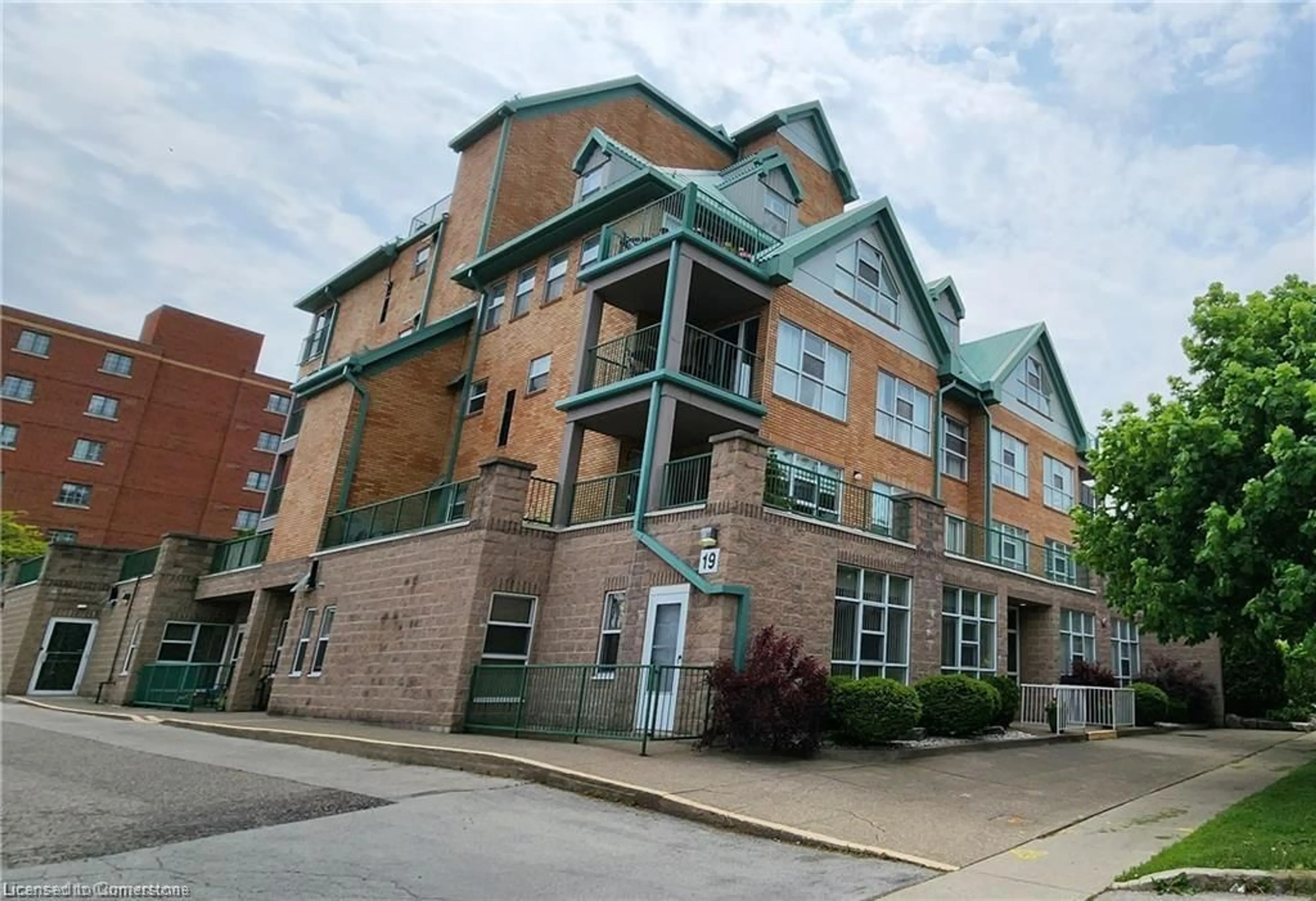 Patio, building for 19 Lake Ave #102, Stoney Creek Ontario L8G 2V1