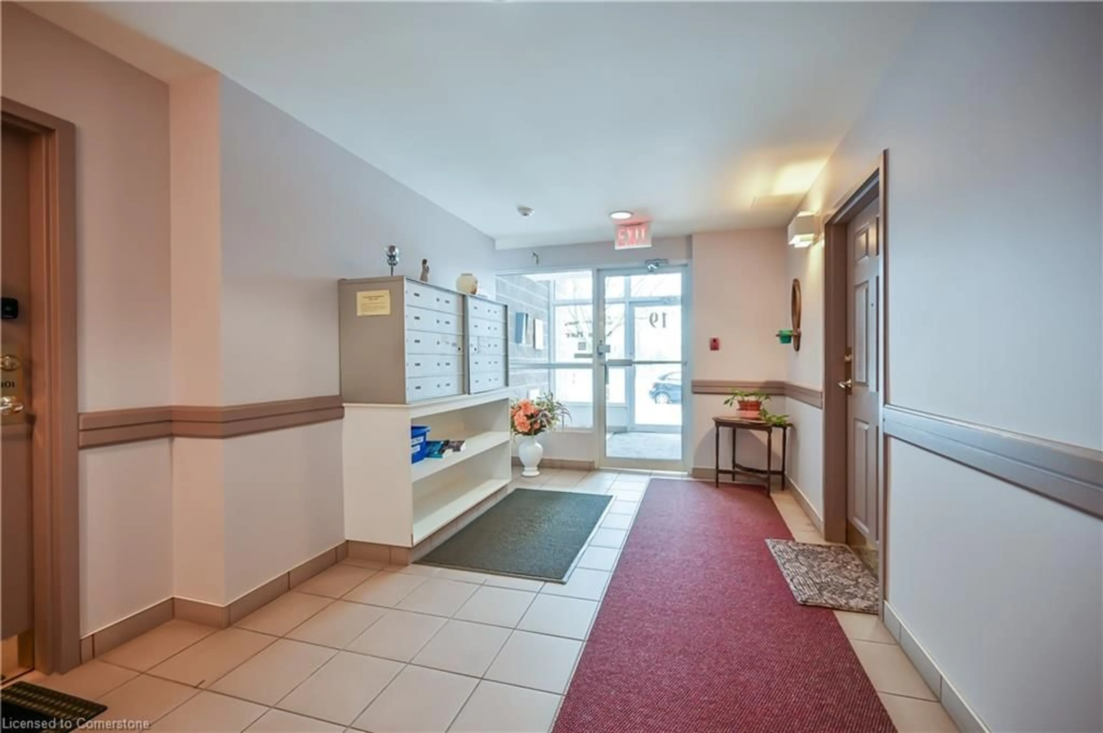 Indoor foyer for 19 Lake Ave #102, Stoney Creek Ontario L8G 2V1