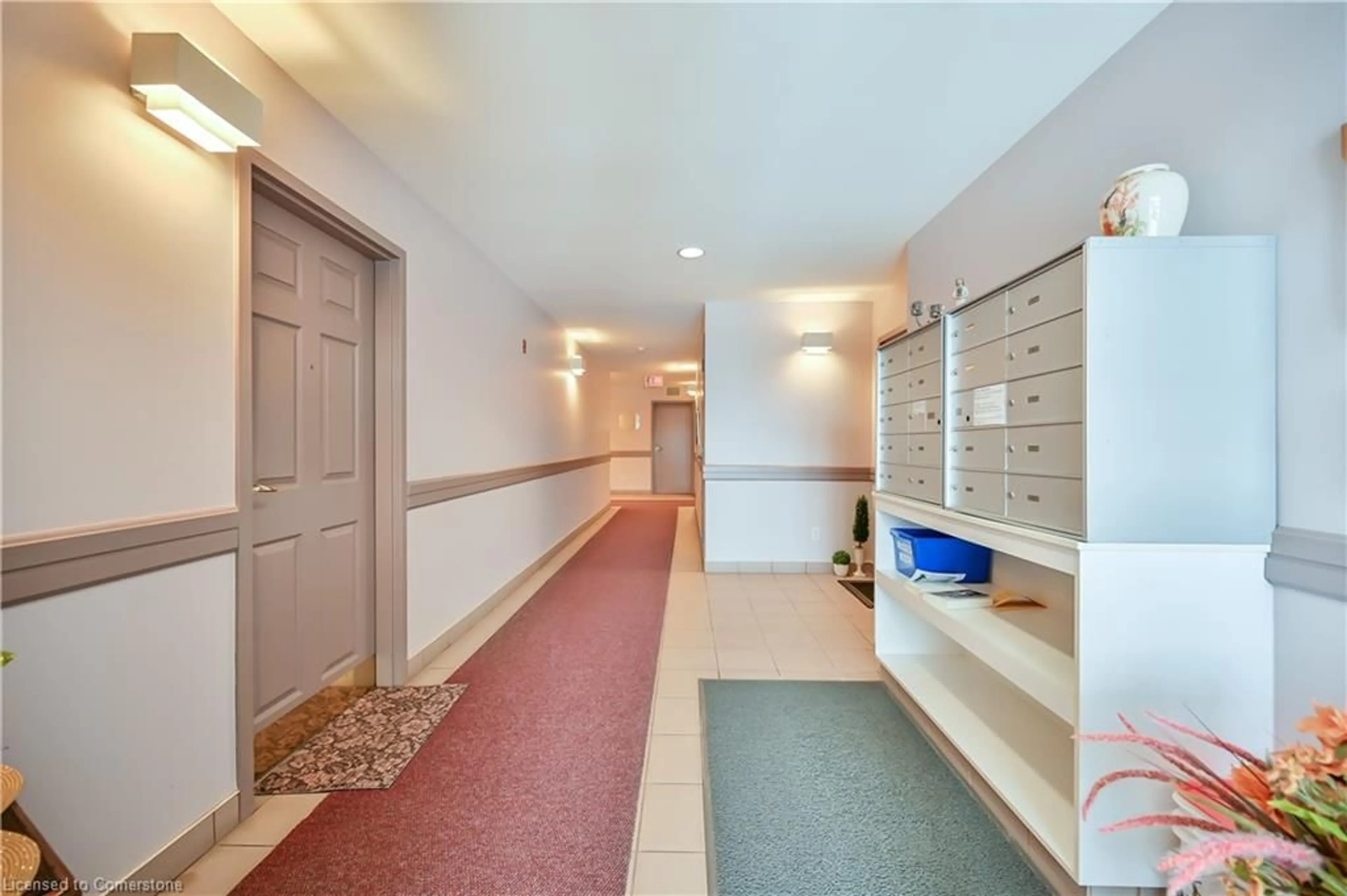 Indoor foyer for 19 Lake Ave #102, Stoney Creek Ontario L8G 2V1